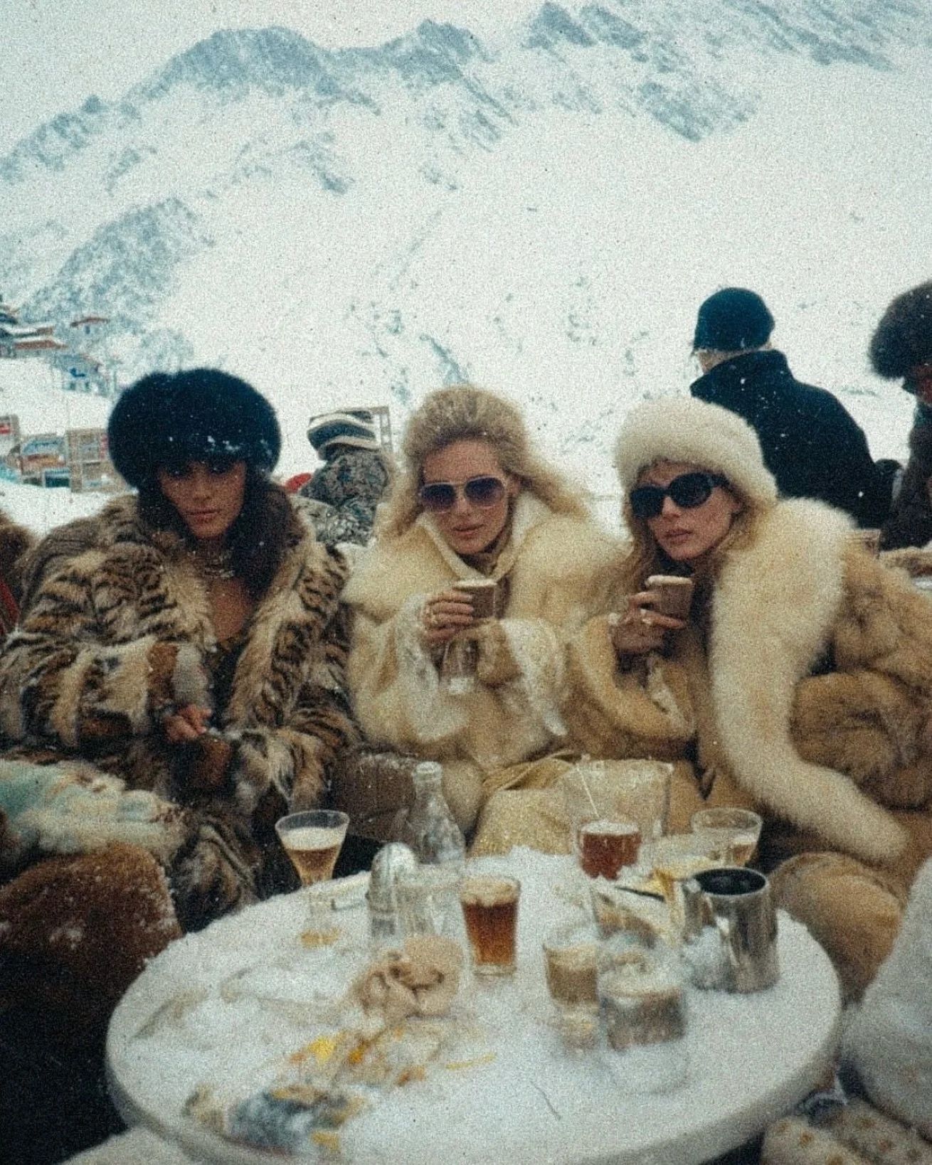 Winter mode on ❄️ #ohmybaievibes
via @goodlife