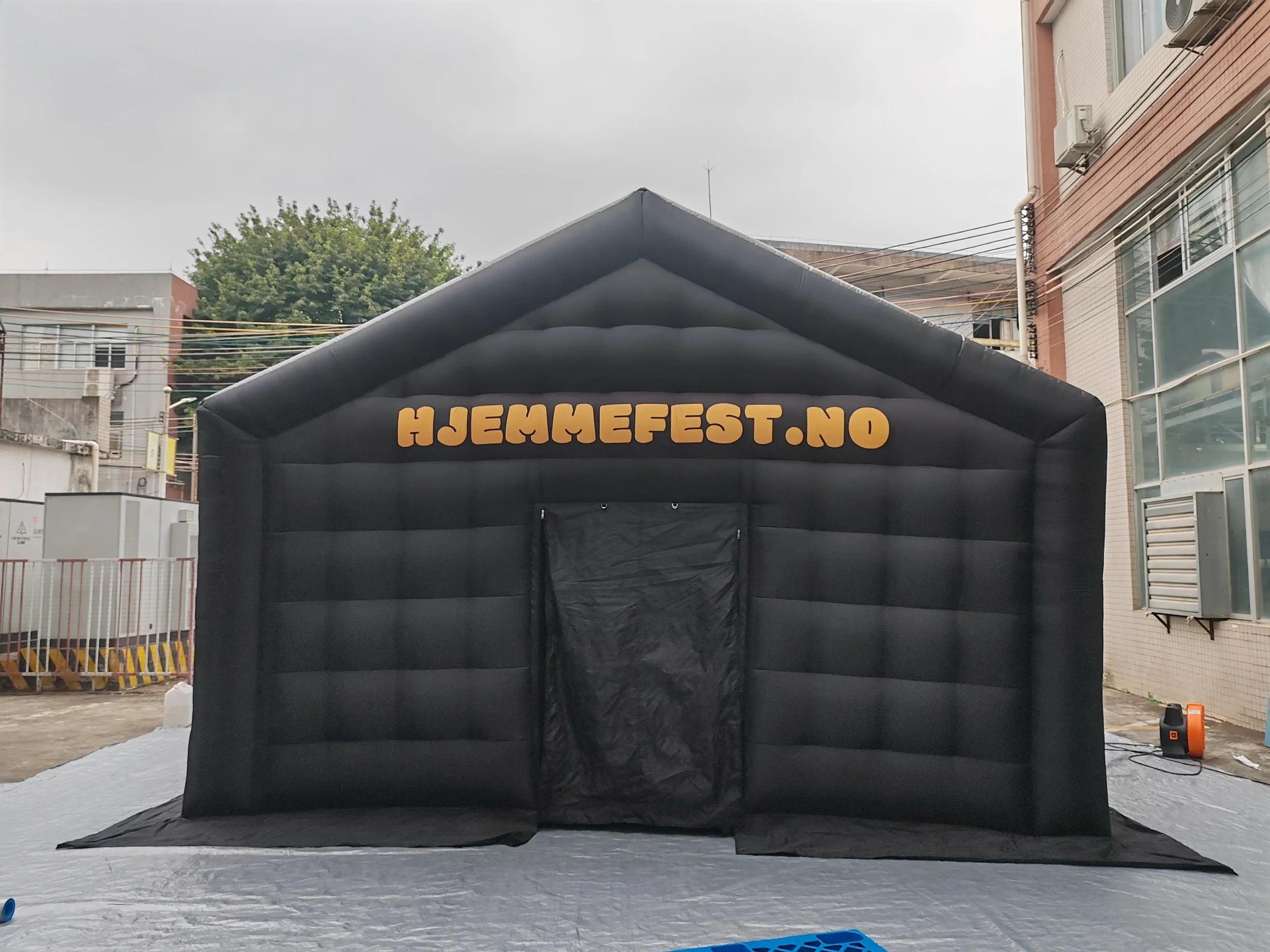 Oppblåsbar nattklubb!