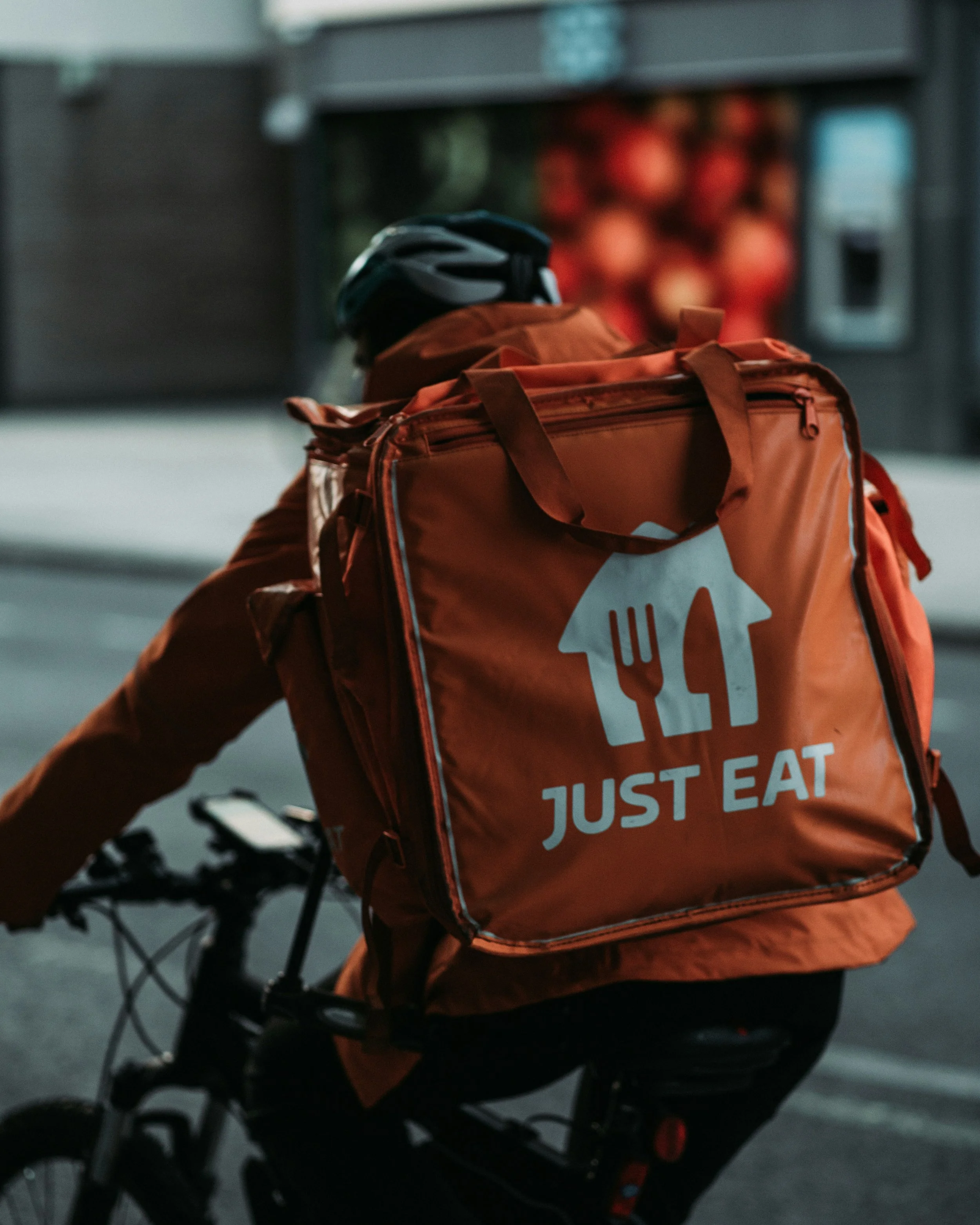 From Concept to Reality: Creating a Brand Identity Through Visual Storytelling