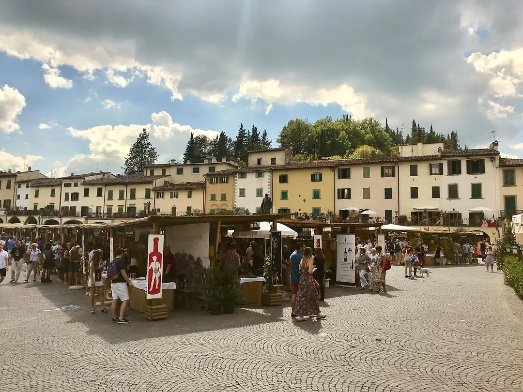 Die Piazza von Greve ist Schauplatz der Expo