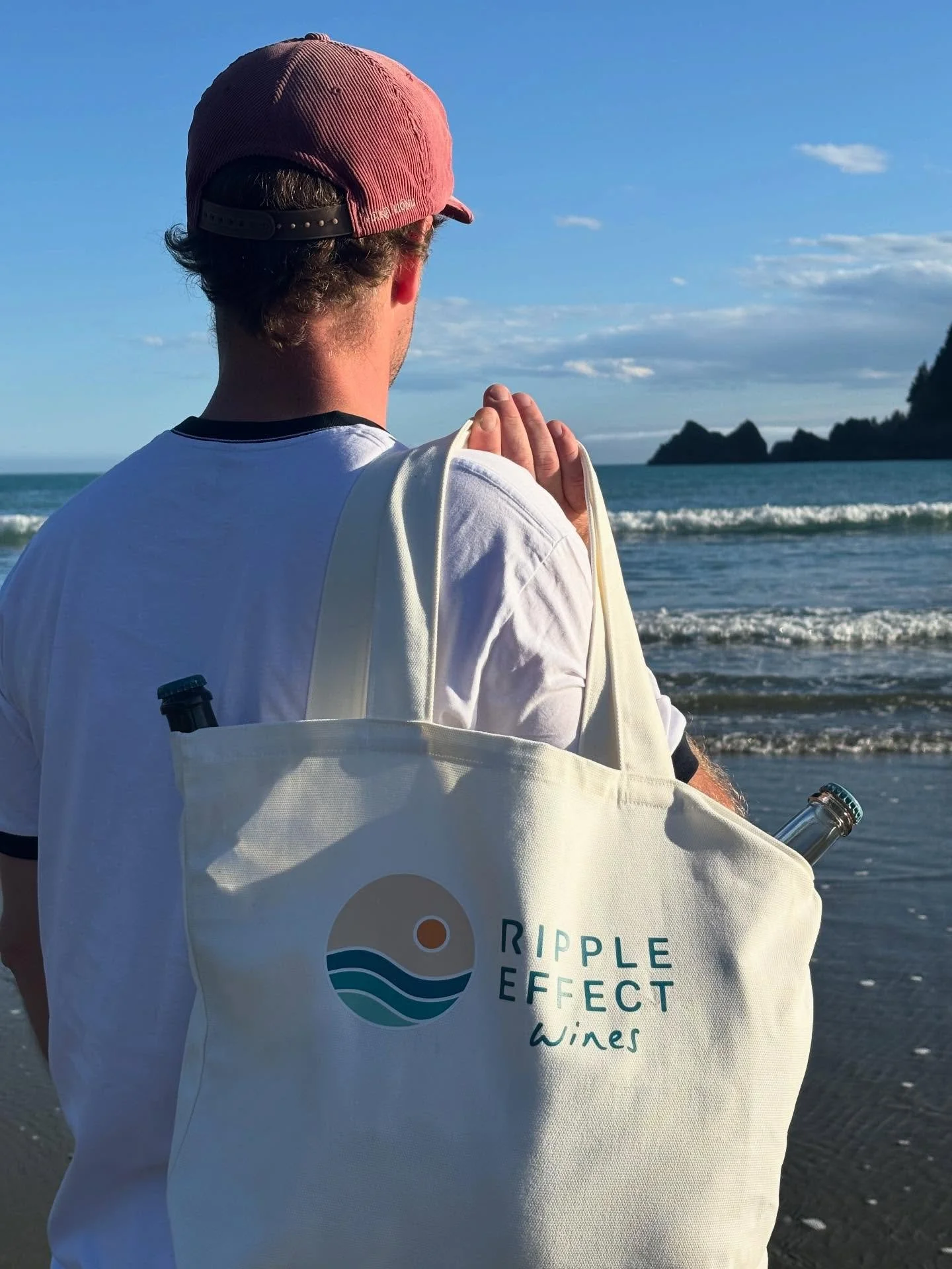 We have some of these beautiful tote bags up for grabs! 

All orders placed in December (even before this post) will go in the draw to win one of five Ripple Effect Wines tote bags. They are made out of heavy canvas and perfect to carry your wines an