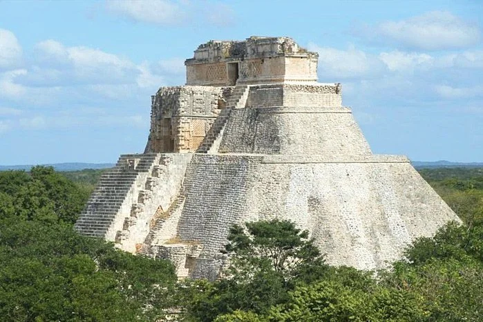 piramide-uxmal.jpg