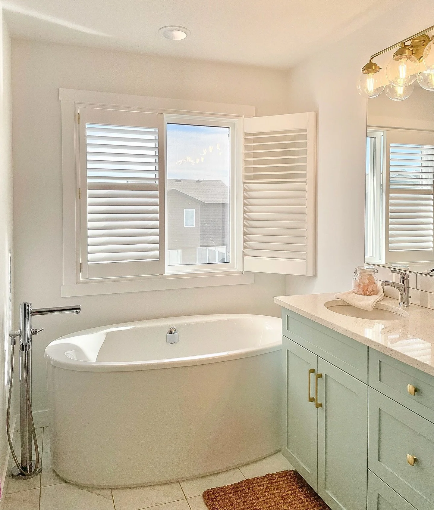 The perfect balance of privacy and light… 
Even in your bathroom! 
Shutter blinds aren’t just about style, they’re a smart investment for your home.
Here’s why homeowners love them 👇
✅ Moisture resistant. Perfect for bath
