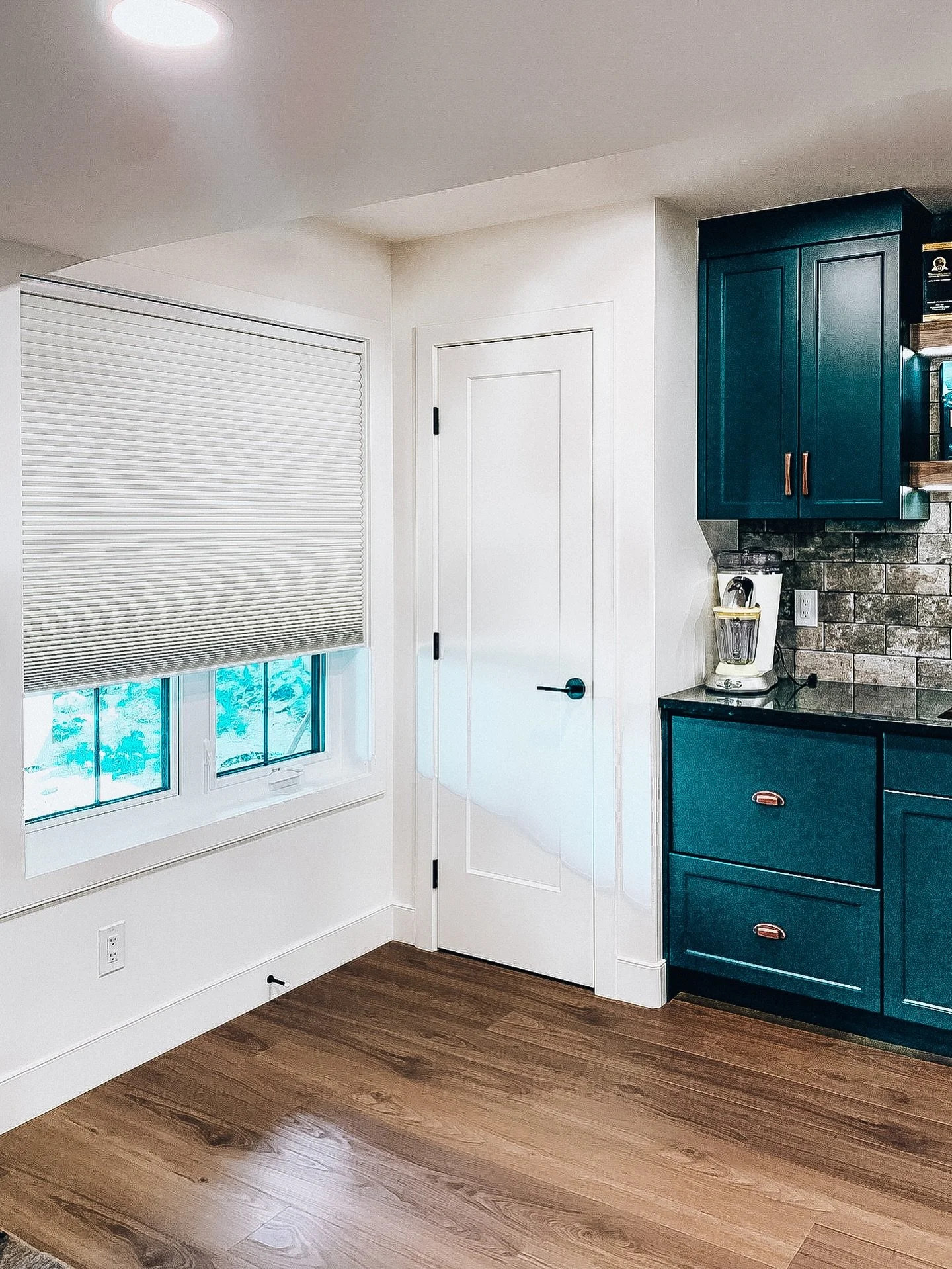 Soft light. Quiet comfort. Vertical elegance. ✨
Our cellular blinds bring beauty & practicality together 
Perfect for every corner of your home, From nursery naps to coffee breaks - these blinds do it all!
Here’s why homeowners love them