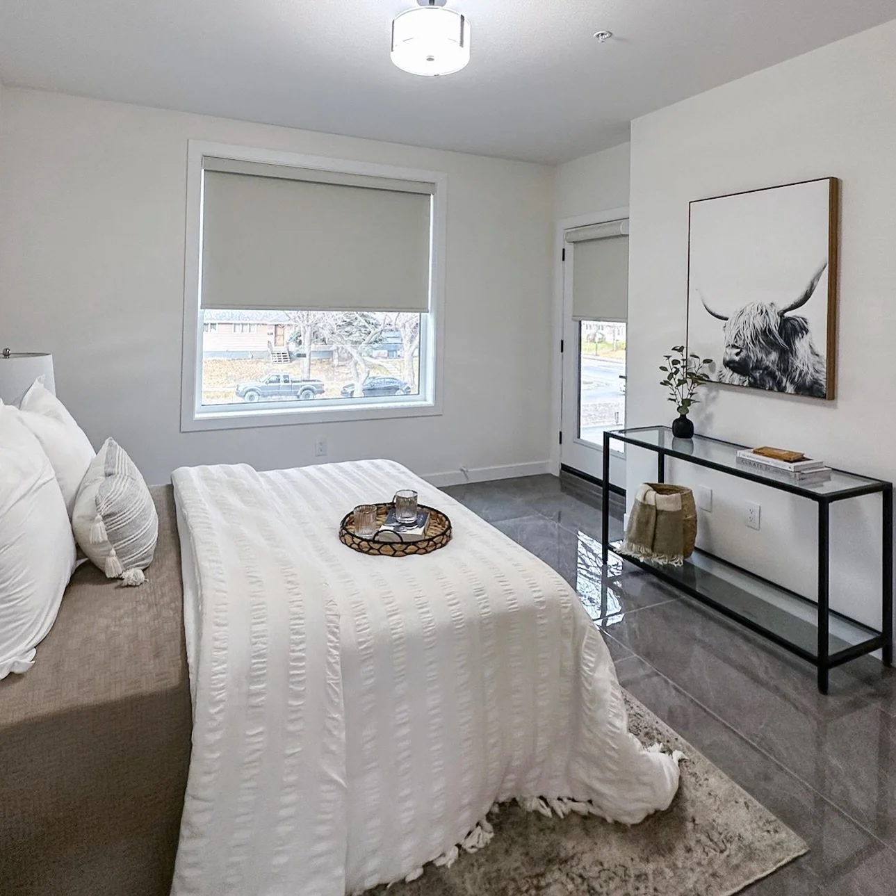 Another stunning project colab with @blackrockpads

Our Graber Cordless Lift Roller Shades were the clear choice on this project 

4 Twenty Designs
Luxury window coverings for modern living.
📲 Message us to book your free consultation.

#ModernHomeD