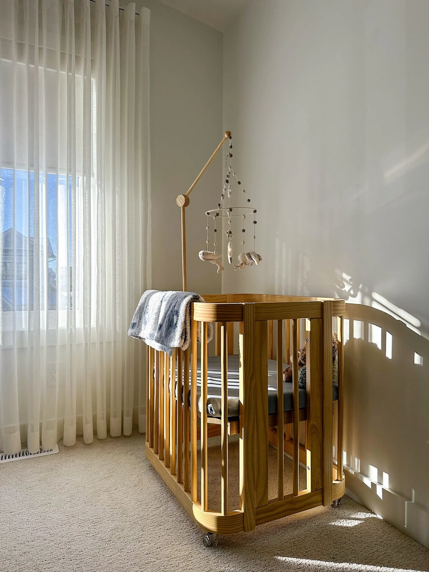 This was such a beautiful project we completed

Our custom window treatments chosen for this project are:  White sheers layered over blackout Alta cordless rollers

💫Follow us for more inspiration