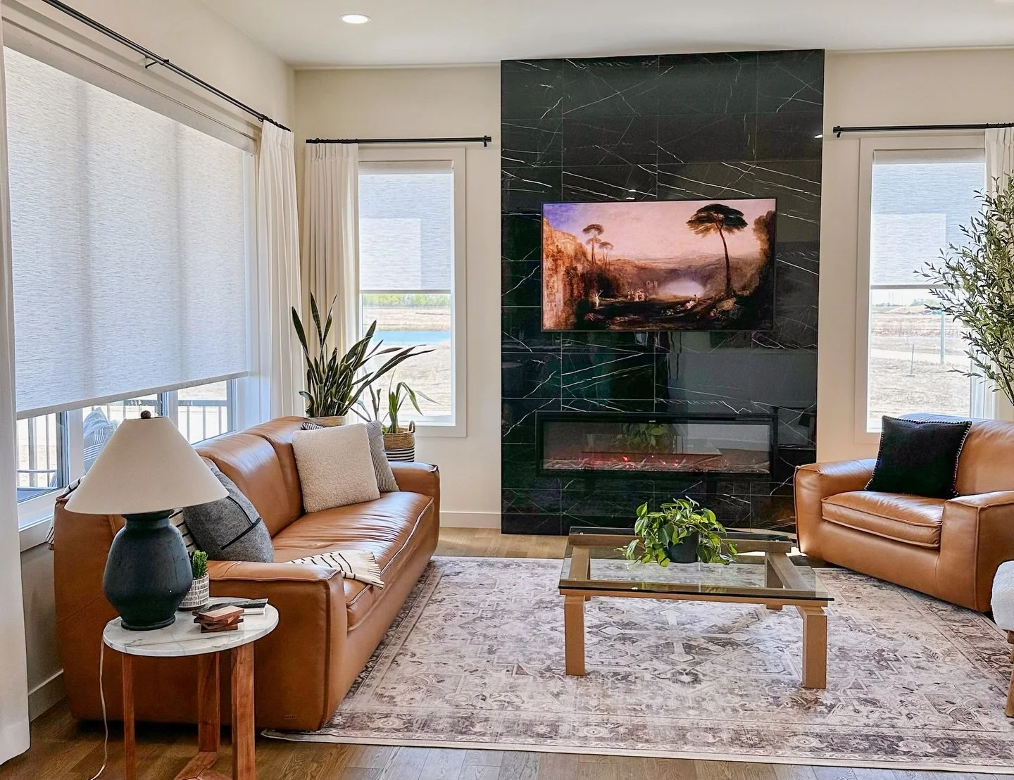 Light control, perfected.

This space called for flexibility without compromising style. Alta motorized roller shades that move slowly, intentionally, and beautifully, just like the space they&rsquo;re in.

❣️Book a consultation and transform your sp