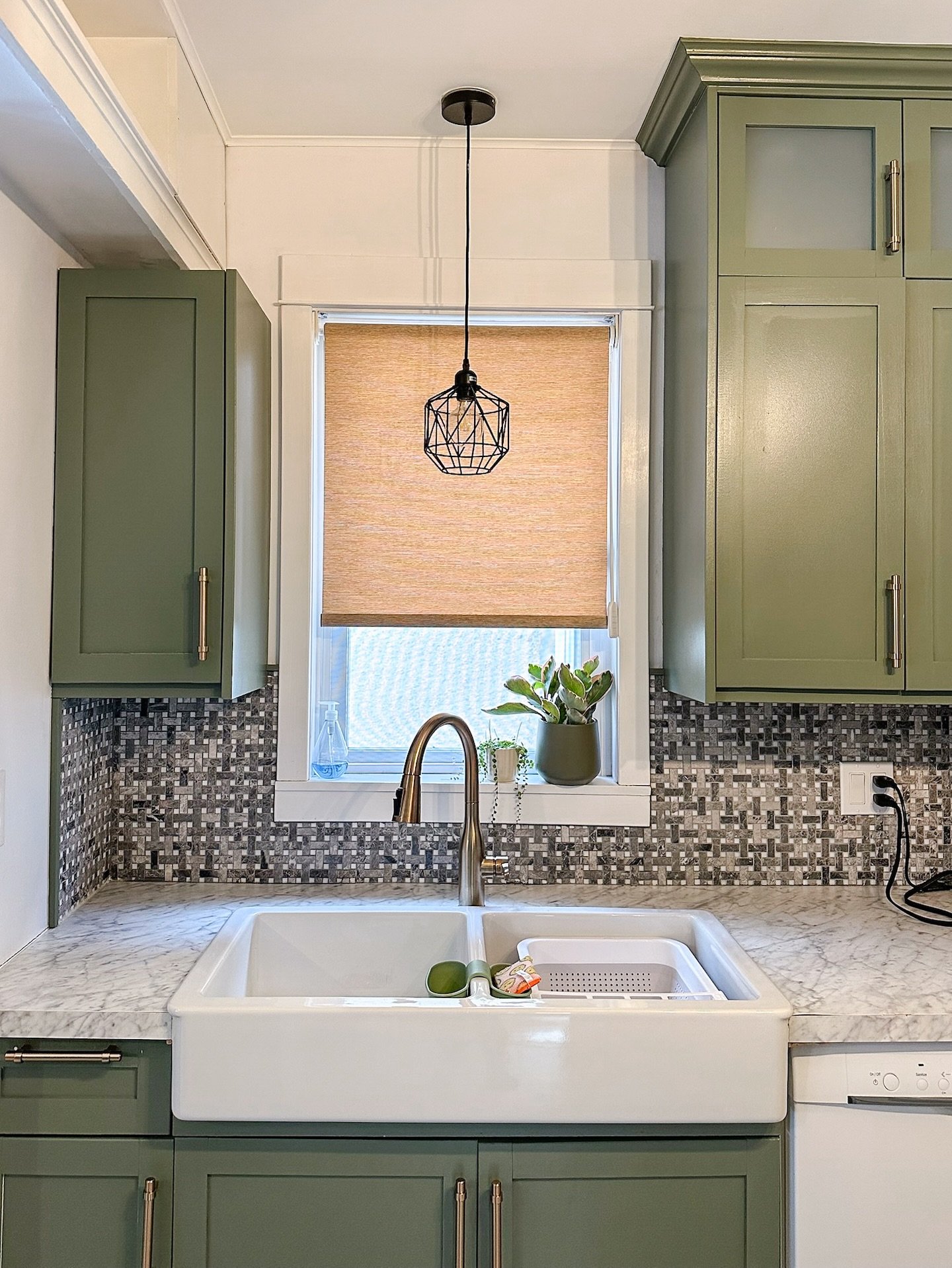 Our Alta PowerWand Roller blinds Bring in warmth, texture and organic tones🍃

Perfect for spaces that you want to bring in natural elements

No matter your style, your privacy needs or light preferences, we design custom options that complement the 