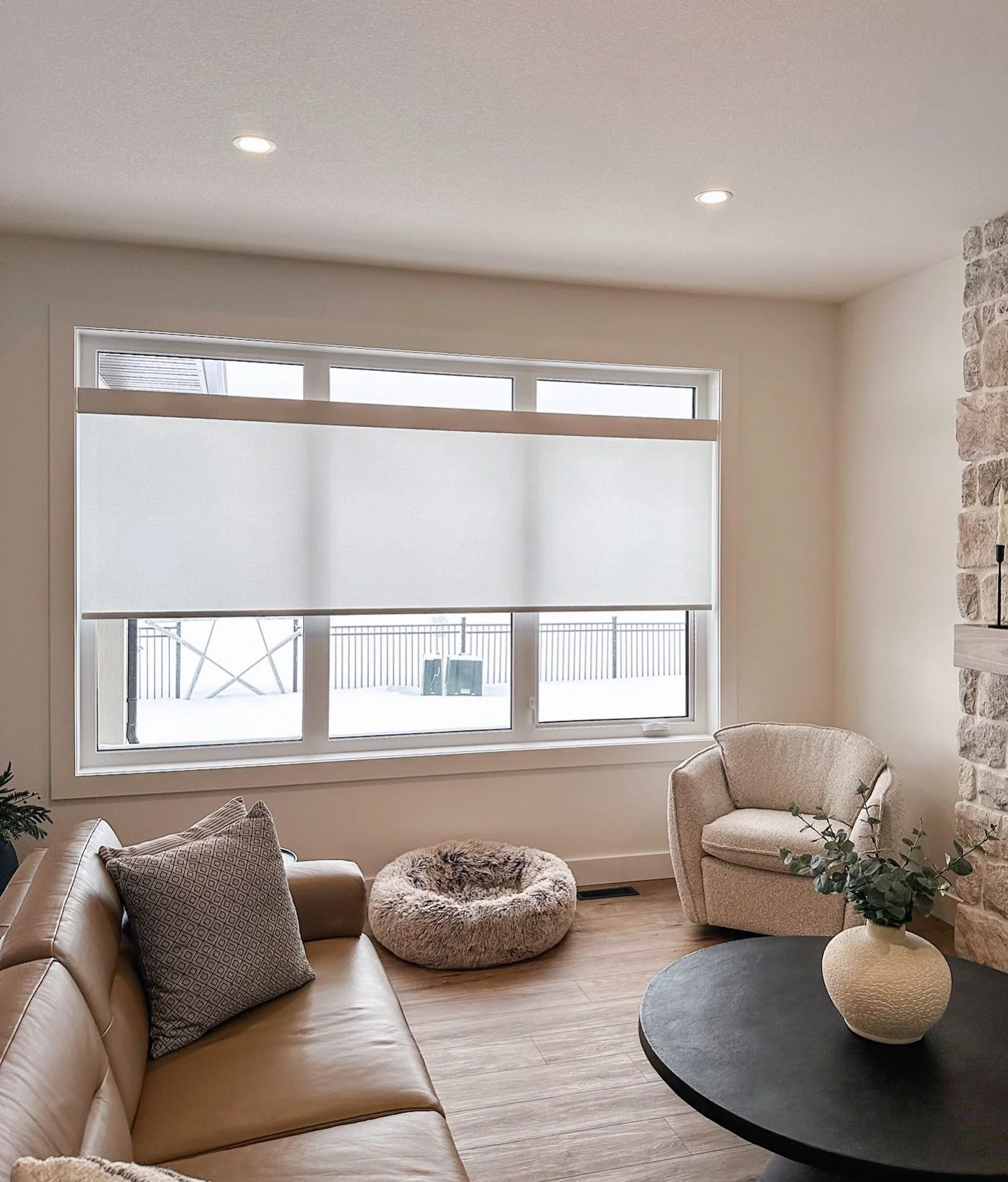 We don&rsquo;t just &ldquo;cover&rdquo; windows, we edit light. ✨

Clean, tailored, intentional&hellip; exactly how we like it.

Because the right window treatment don&rsquo;t just finish a space, it changes how you live in it.

If your windows aren&