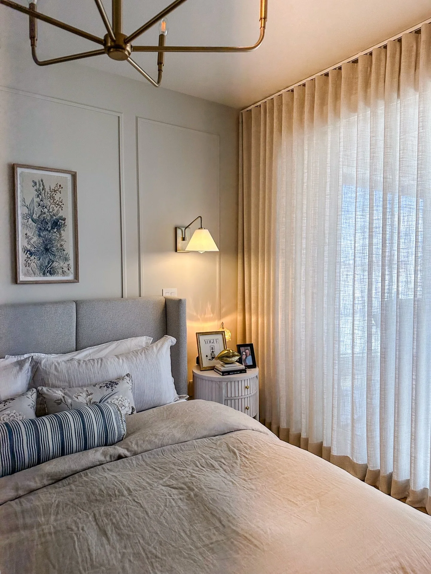 A beautiful bedroom should look good at noon and feel even better at midnight 💫

Layering drapery and blackout blinds is # not just about darkness. 
It&rsquo;s about control.
Light when you want &amp; darkness when you&rsquo;re ready for it

Creatin