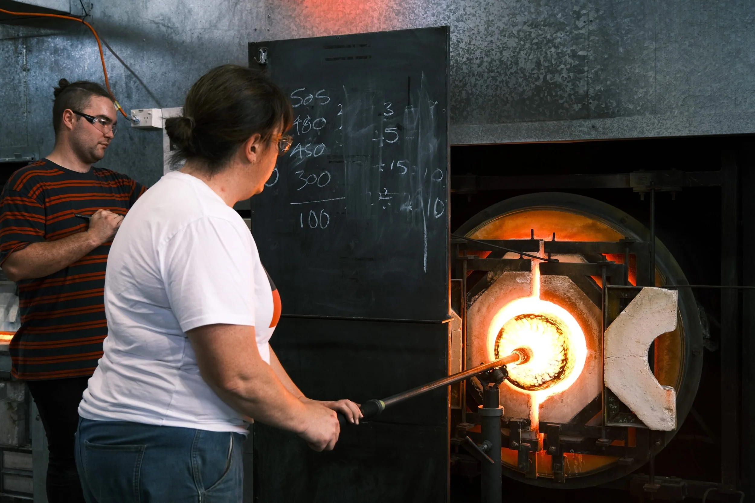 Maree-Clarke-canoe-fabrication-in-the-Hotshop-at-Canberra-Glassworks-06.24-with-Tom-Rowney-Annette-Blair-Nadina-Geary-Hugo-Curtis-scaled.jpg