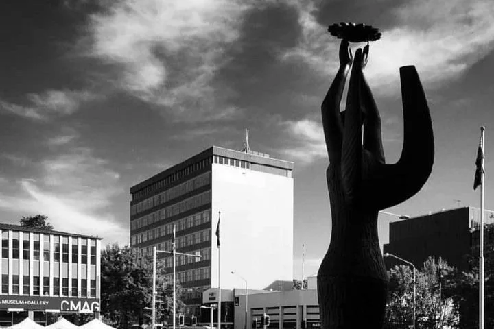 Dissent and the Griffins’ Canberra | Canberra Modern Coach Tour