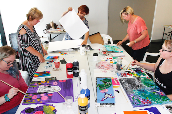 Sunday+Endometriosis+expression+painting+class++HeyS+2016+by+M+Kalms-.png