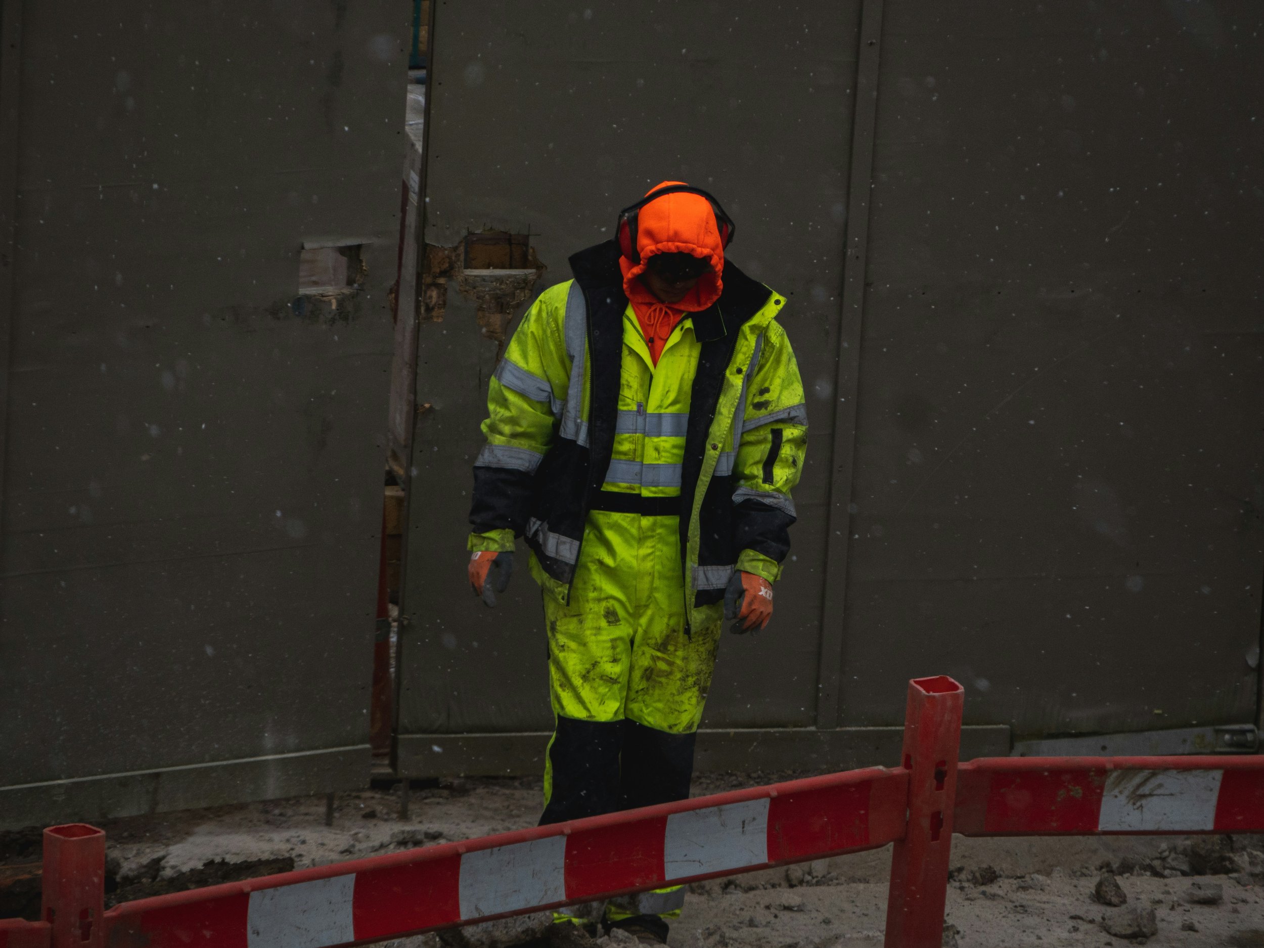 Physical Hazard: Meaning, Examples, WHMIS Classes, and Workplace Controls