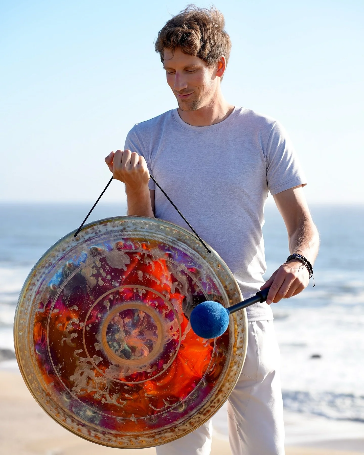 Surrender, Receive, Focus

Meet the Cosmo Gong by Grotta Sonora!
This Gong offers deep, cosmic tones with focused fundamental tones and a wide range of high and low harmonics to support a dynamic and immersive sound experience. The unique frequencies