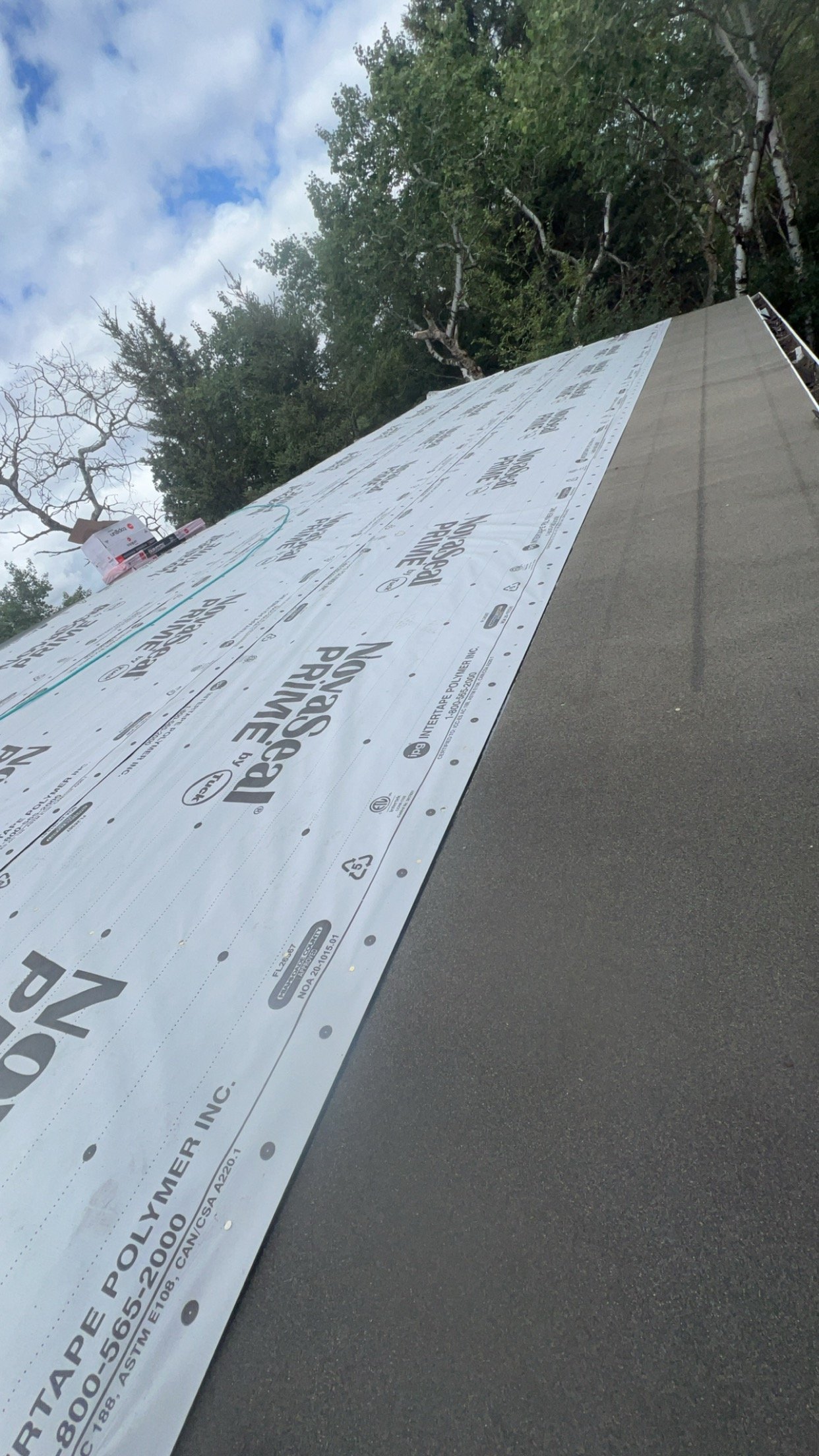 Synthetic vs. Composite Felt Paper: Which is Better for Your Roof?