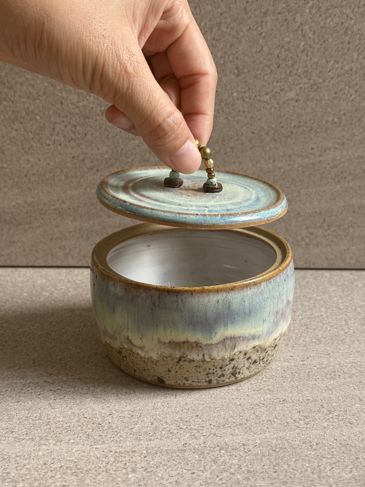 products-liddedvessel-turquoise-feature03.png
