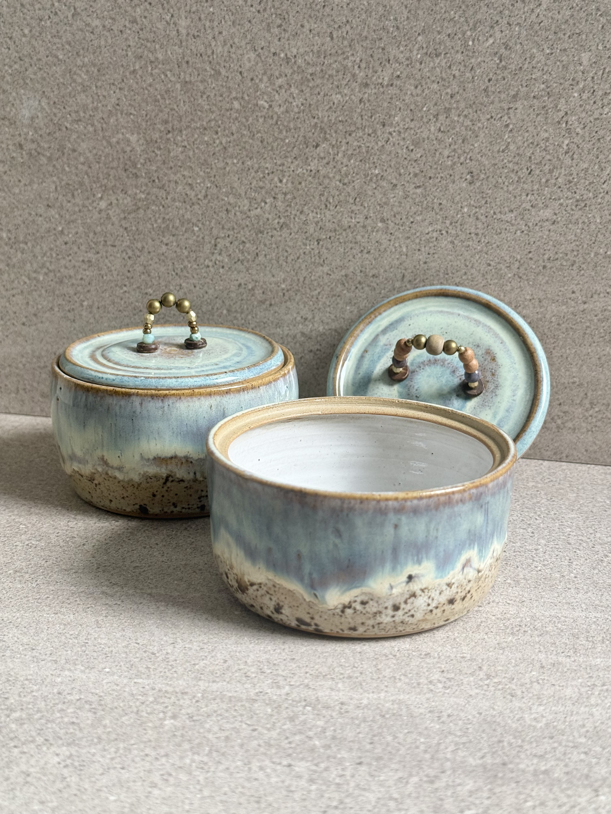products-liddedvessel-turquoise-feature02.png