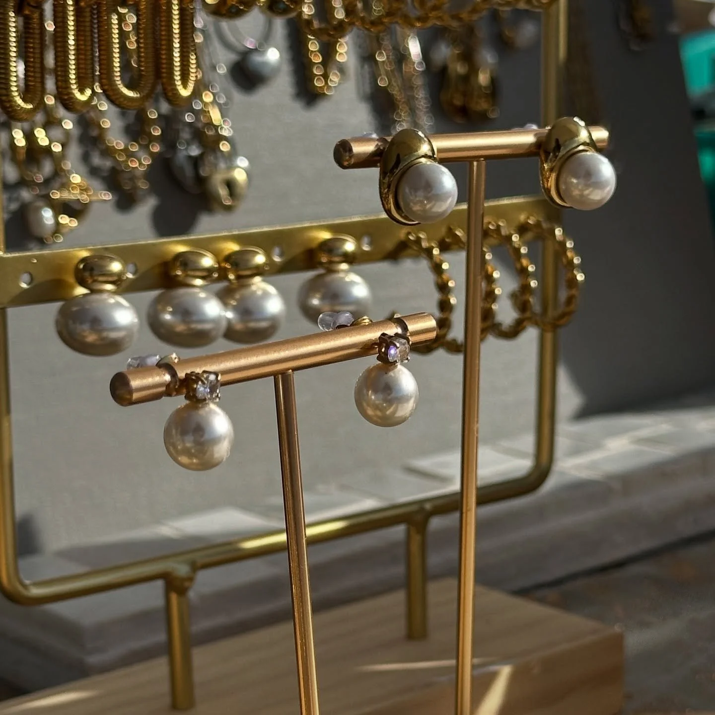 Pearls in November✨

New arrivals just dropped calling it a pearl delight you&rsquo;ll fall in love with. 

Available now - foreternityshop.com