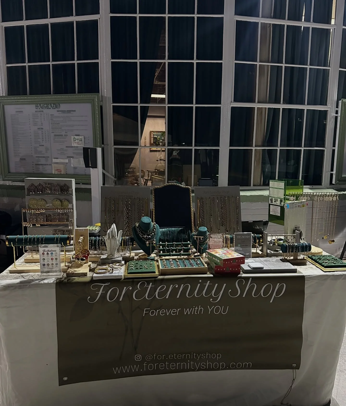 On the 12th day before christmas&hellip; We popped up at Sagrado Caf&eacute; for a market under christmas lights✨ @sagradocafebistro 

Shop small this holiday season💛

we will be here til 10pm