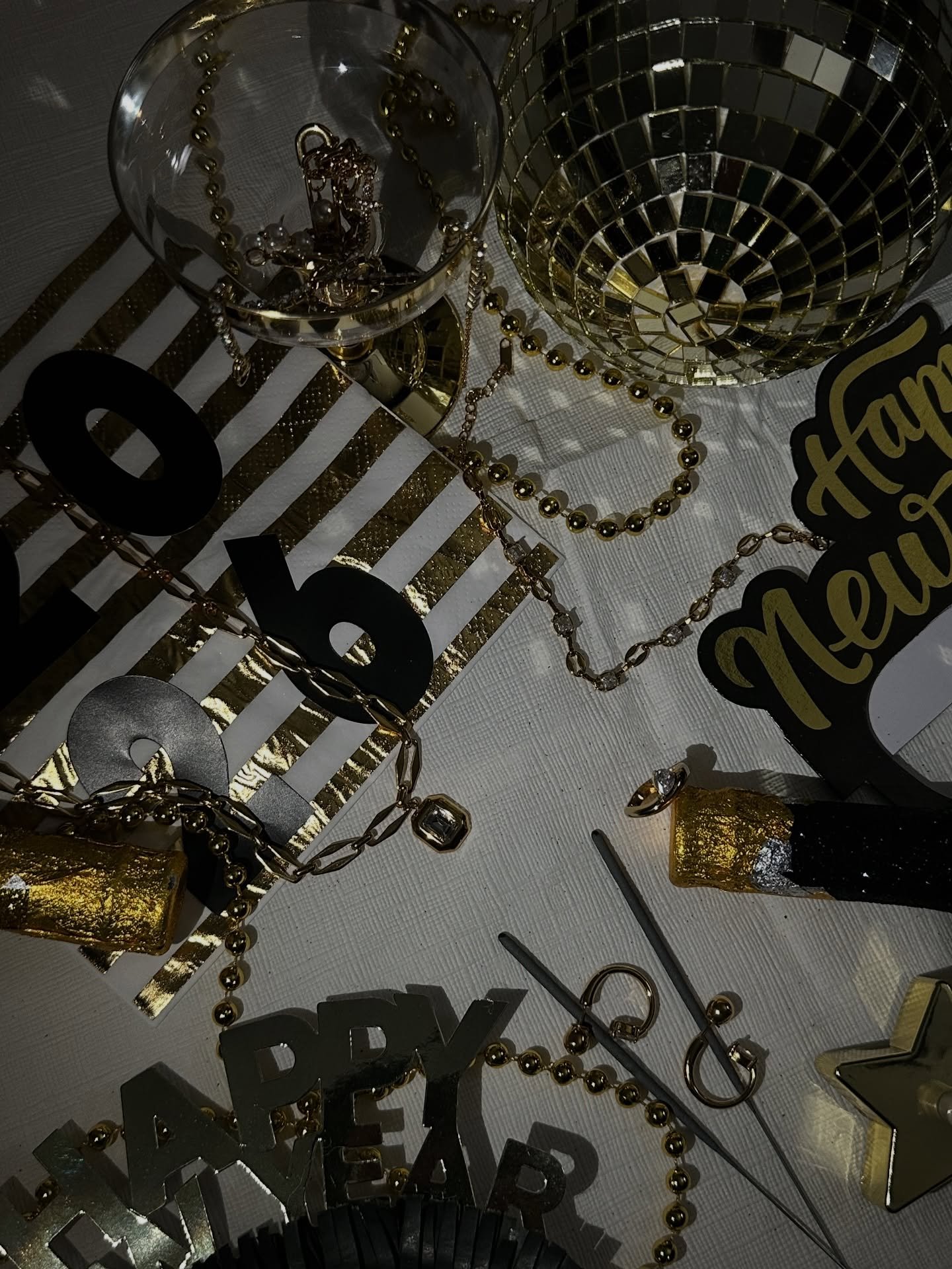 New Year&rsquo;s Eve Party in Gold ✨

Closing out the year with a full heart and big dreams. I&rsquo;m beyond grateful for every order, every message, and every ounce of support I&rsquo;ve received this year.💛

A huge thank you to my family for the 