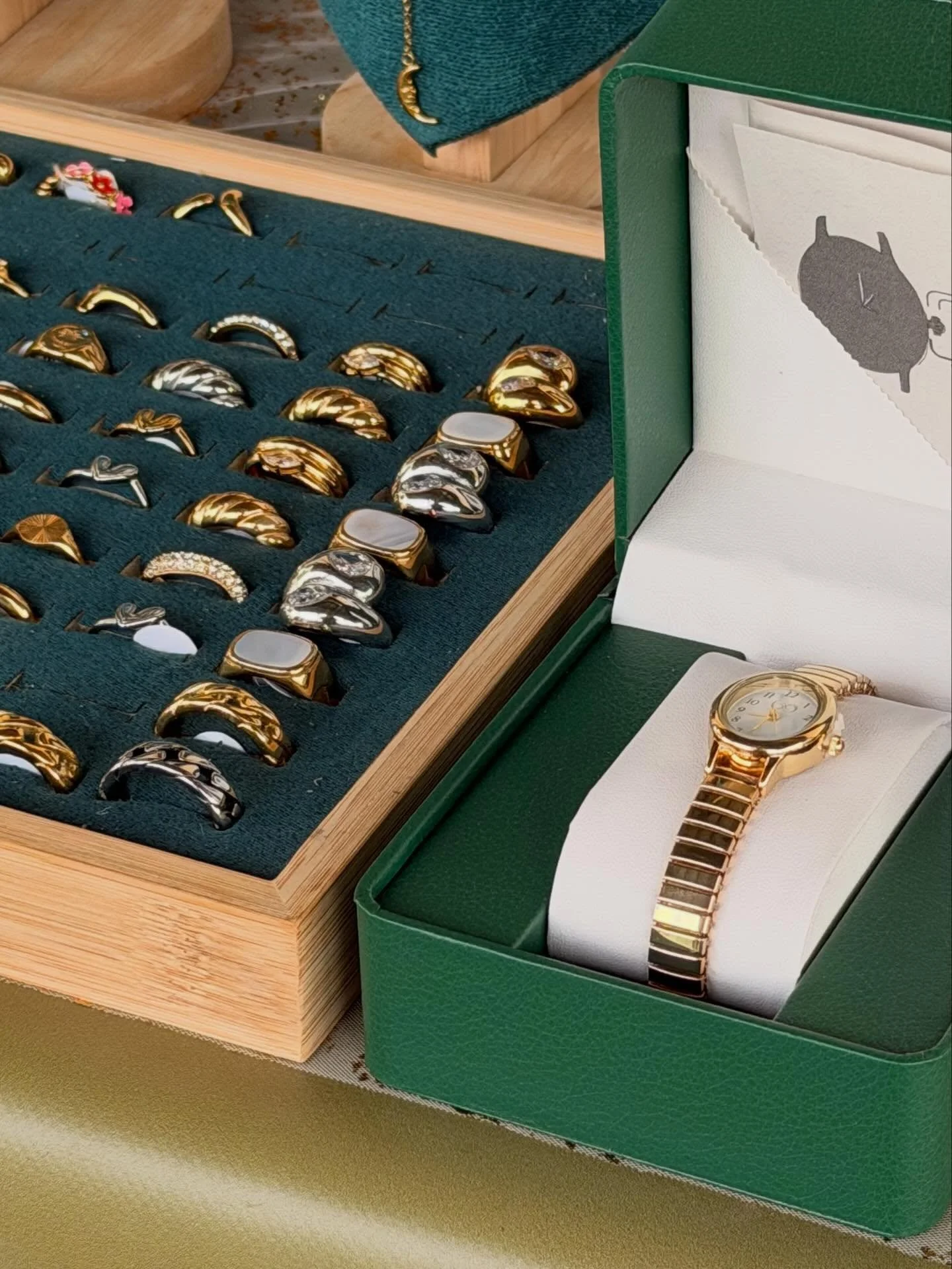 Restocked👀

Our Signature Watch is back✨
&bull;Gold and Silver 
&bull;expandable band for comfort

available now at 
Jardin x Caminarte
@borntoshopmarket