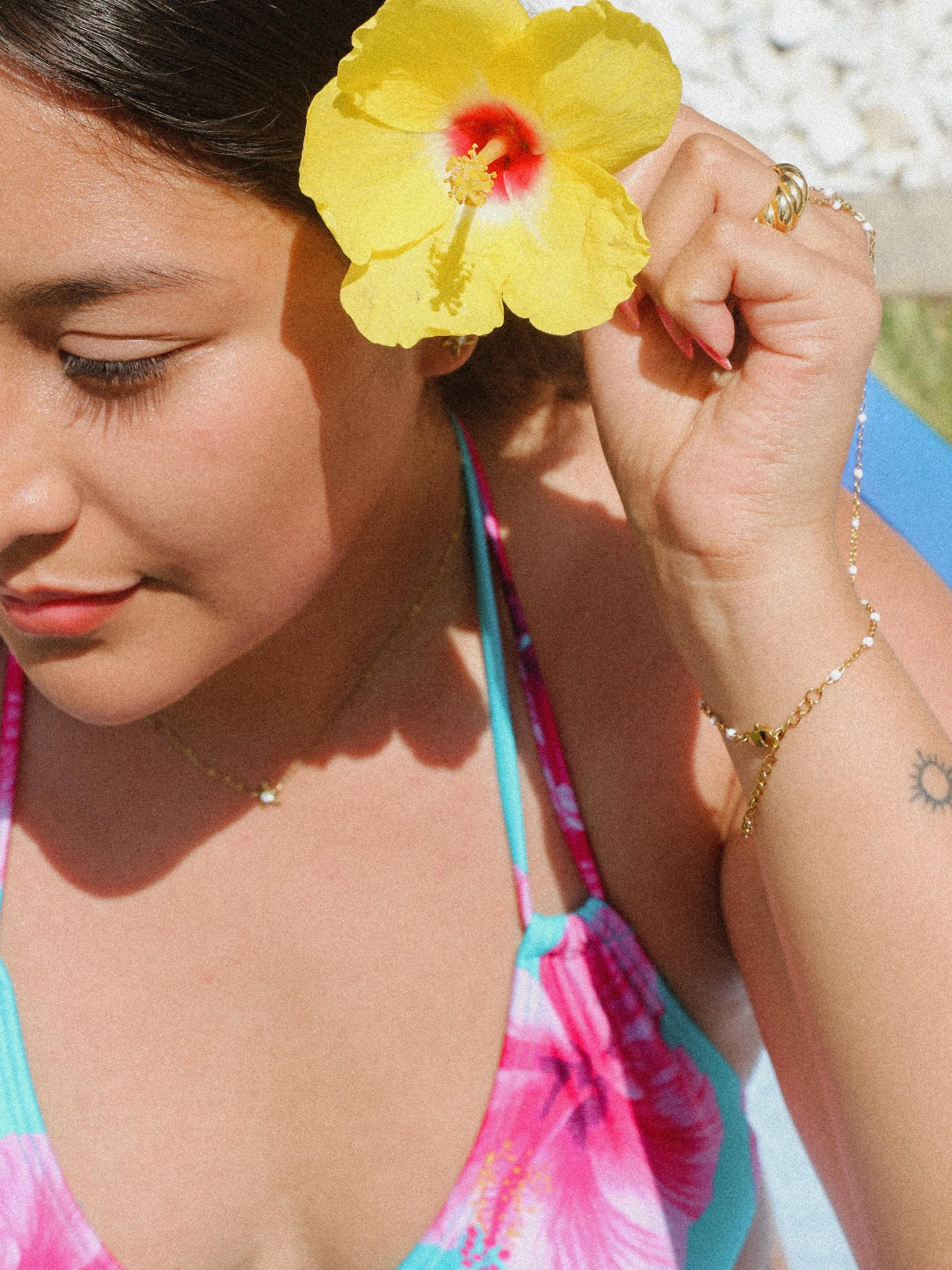 Jewelry for every summertime🌺👙

⭐️Capri Necklace
⭐️Capri Earrings
✨Natural Handchain
🐚Chacon Ring