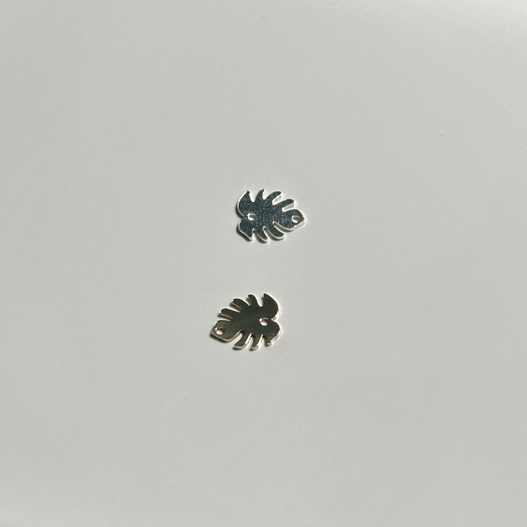 Monstera Leaf Connector