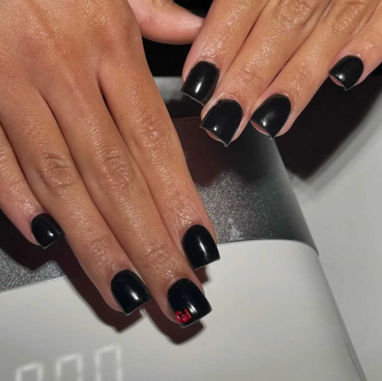 I just loveeeeee black 🖤🖤

&bull;
&bull;
&bull;
&bull;
&bull;
&bull;
#nails #milwaukeenailartist #nailart #naillover #gelnails #nailsnailnails #gangstacry| #nailsofinstagram #nailaddict #mkenailtech #mkenails #blacknails #acrylicnails
