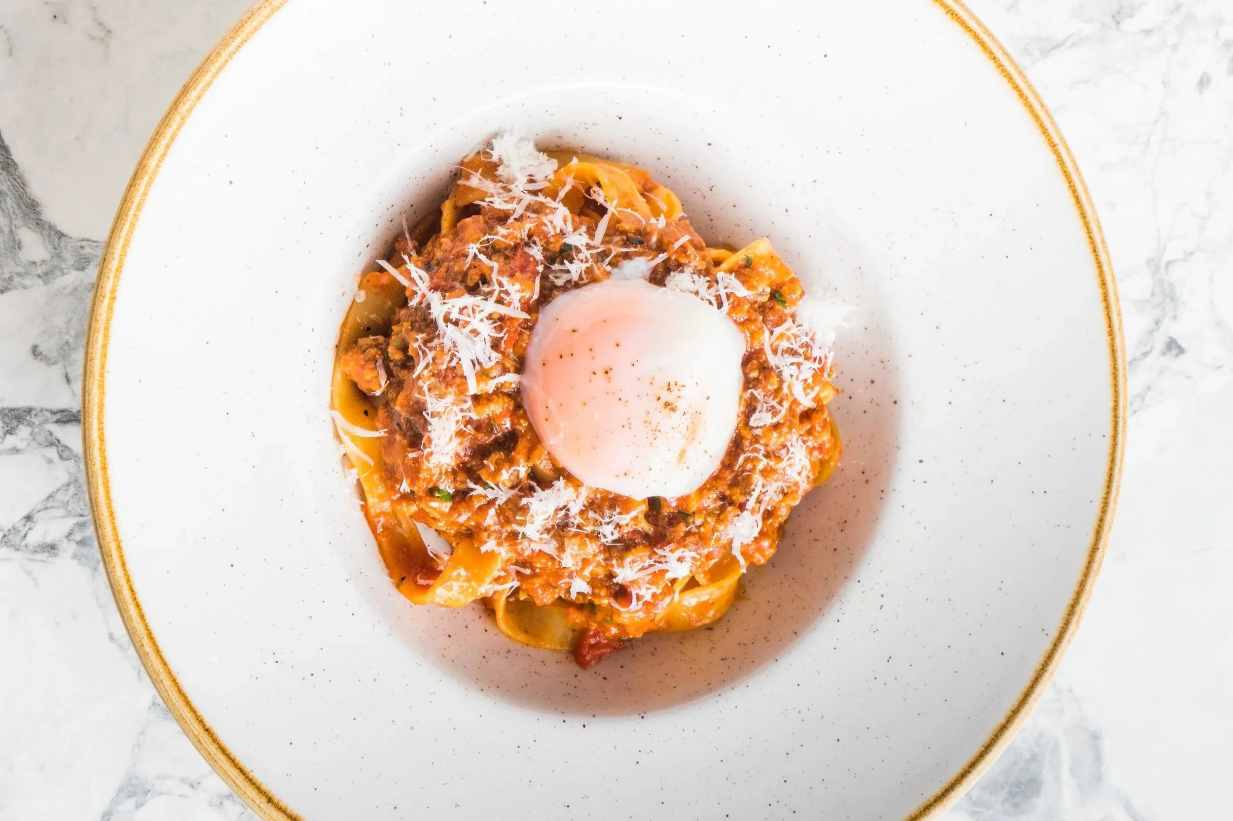 Fettuccine met everzwijn en burrata