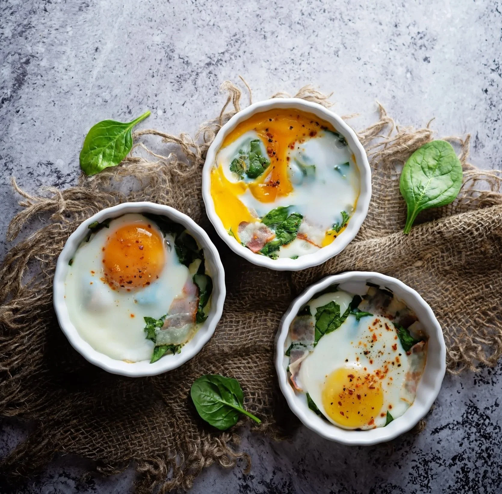 Oeuf cocotte met gerookte zalm