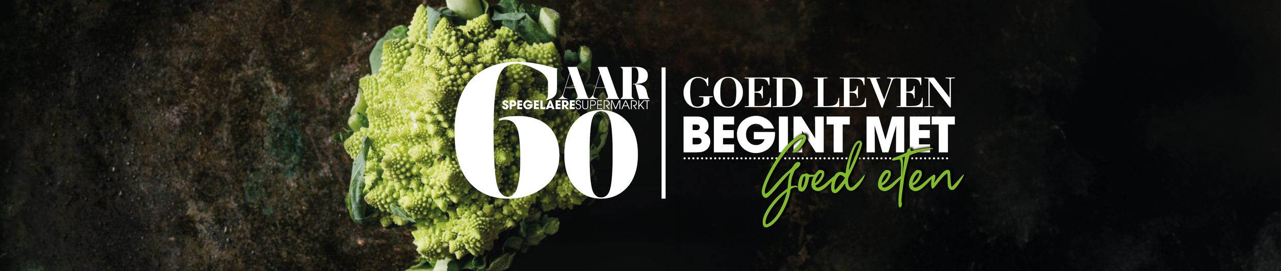 Een groene Romeinse bloemkool op een donkere achtergrond met tekst die spreekt over het begin van een nieuw jaar en goed eten.