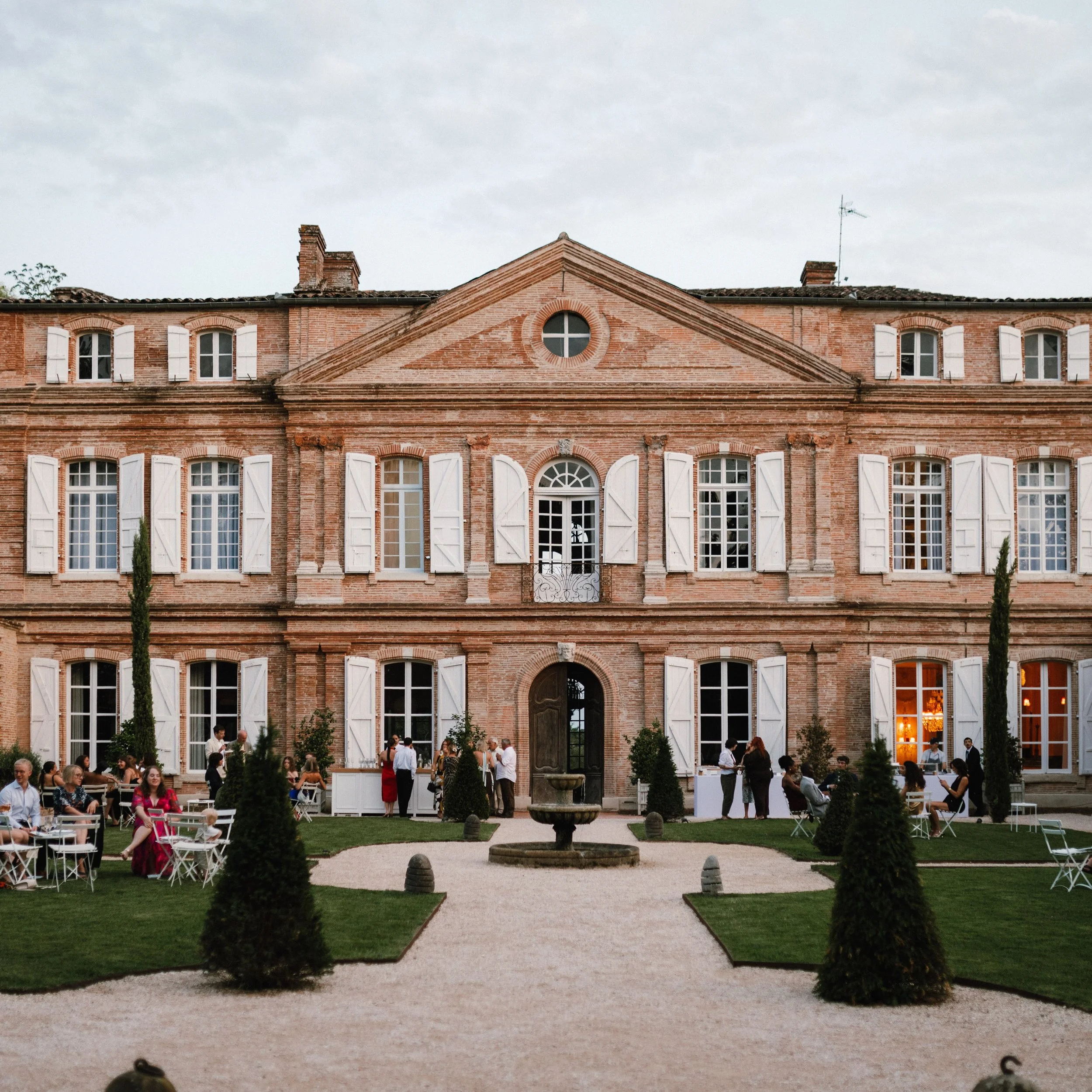 Marin &amp; Sam: Day one. 

Welcome drinks in Toulouse to kick start a weekend of immaculate vibes, good food &amp; a few mentions of the Gooners. 

Stepping in two months before the wedding day to pull it all together.

Sometimes you just hit it off