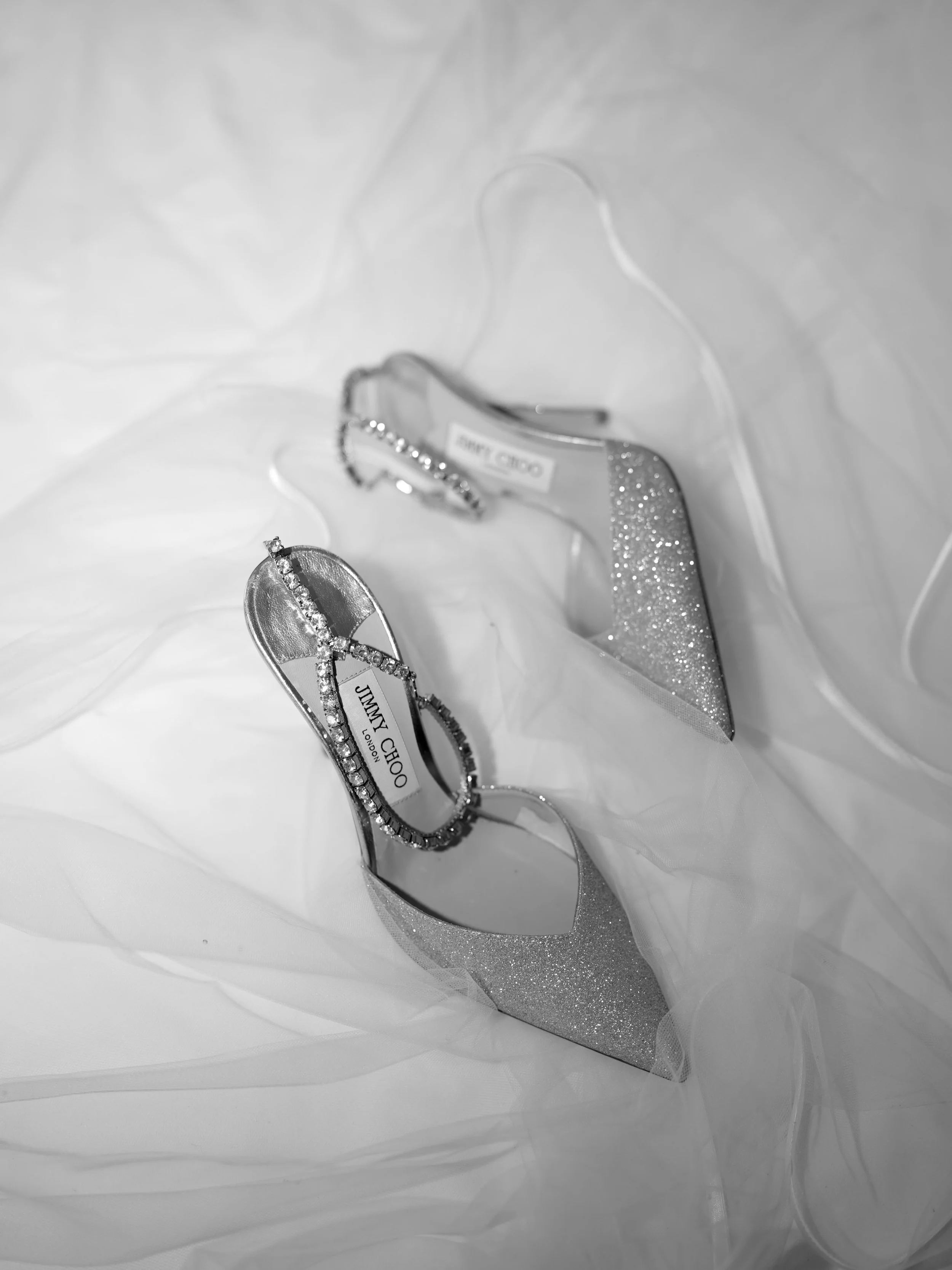 Wedding morning prep and pre-ceremony feels&hellip;

Photography @carolinaoverseaproject