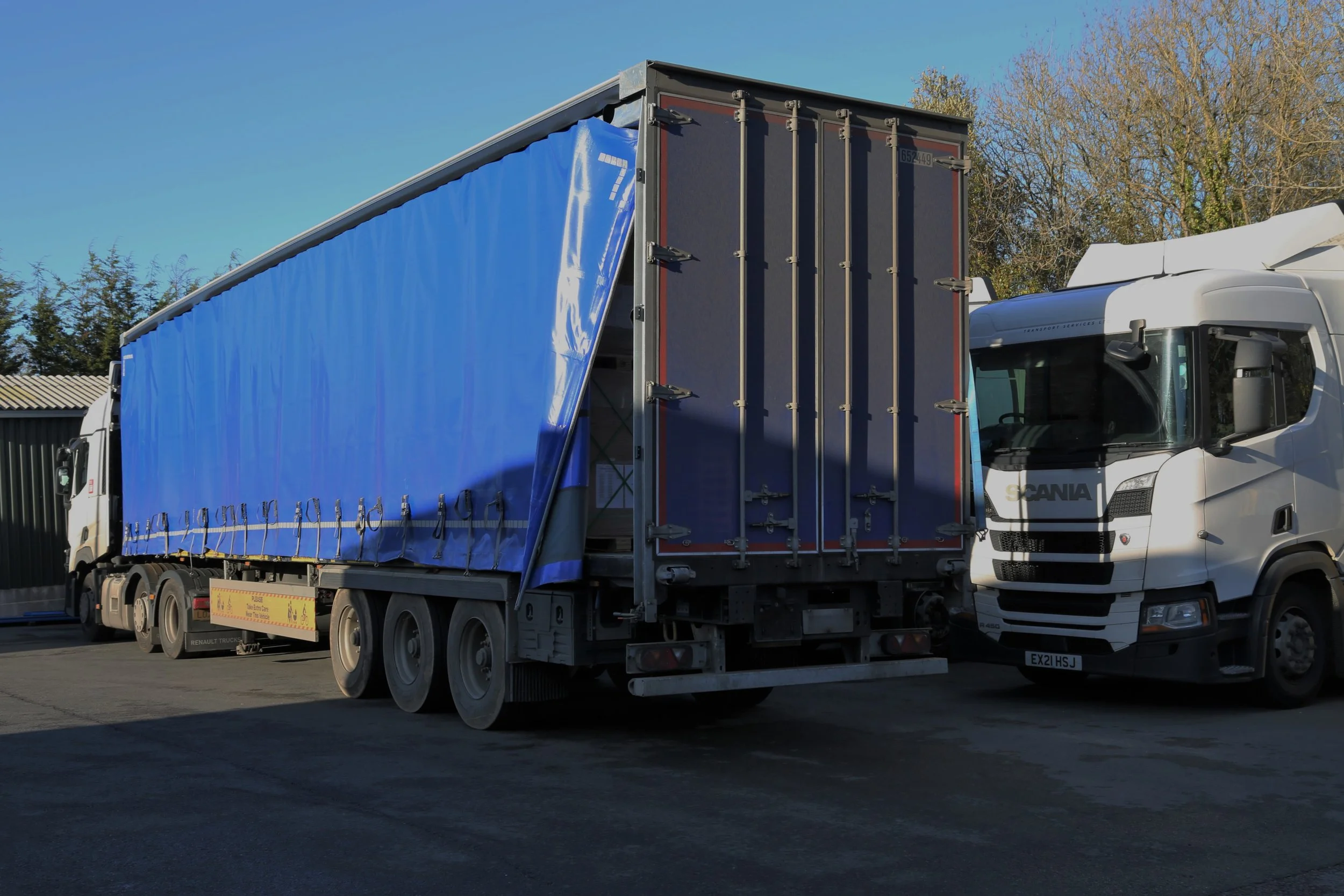 ccw-transport-fleet-curtain-trailer.JPG
