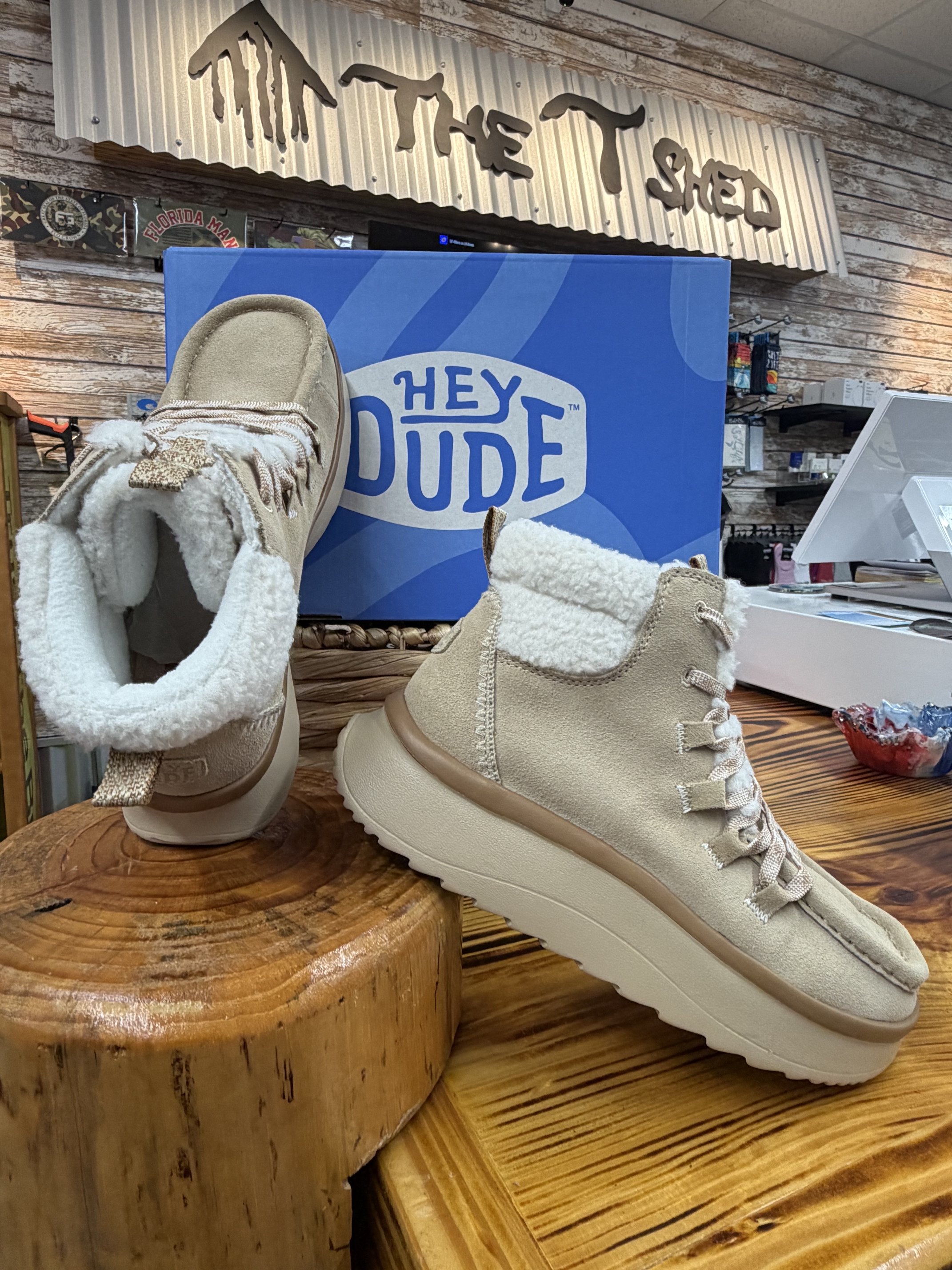 Wendy Peak Apres suede Cozstit