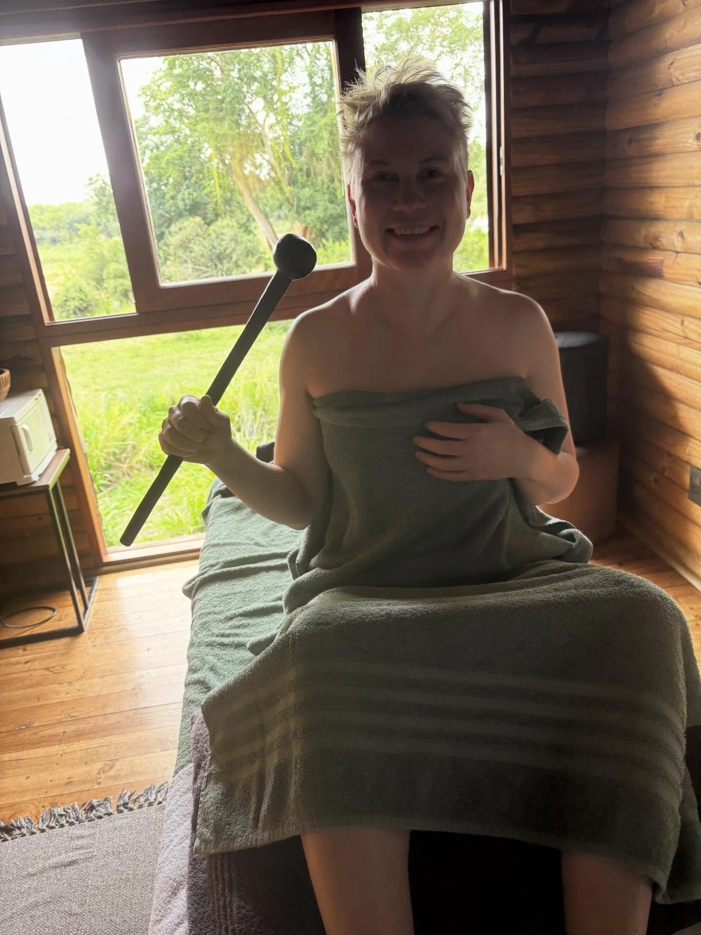 Terveisi&auml; Etel&auml;-Afrikasta ja afrikkalaisesta faskiahoidosta, joka tehtiin t&auml;ll&auml; kepill&auml; 🤩.

Halusin vied&auml; mun pojan tosi spessulle matkalle ja t&auml;m&auml; on sellainen. Olemme olleet kohta kuusi y&ouml;t&auml; Kruger