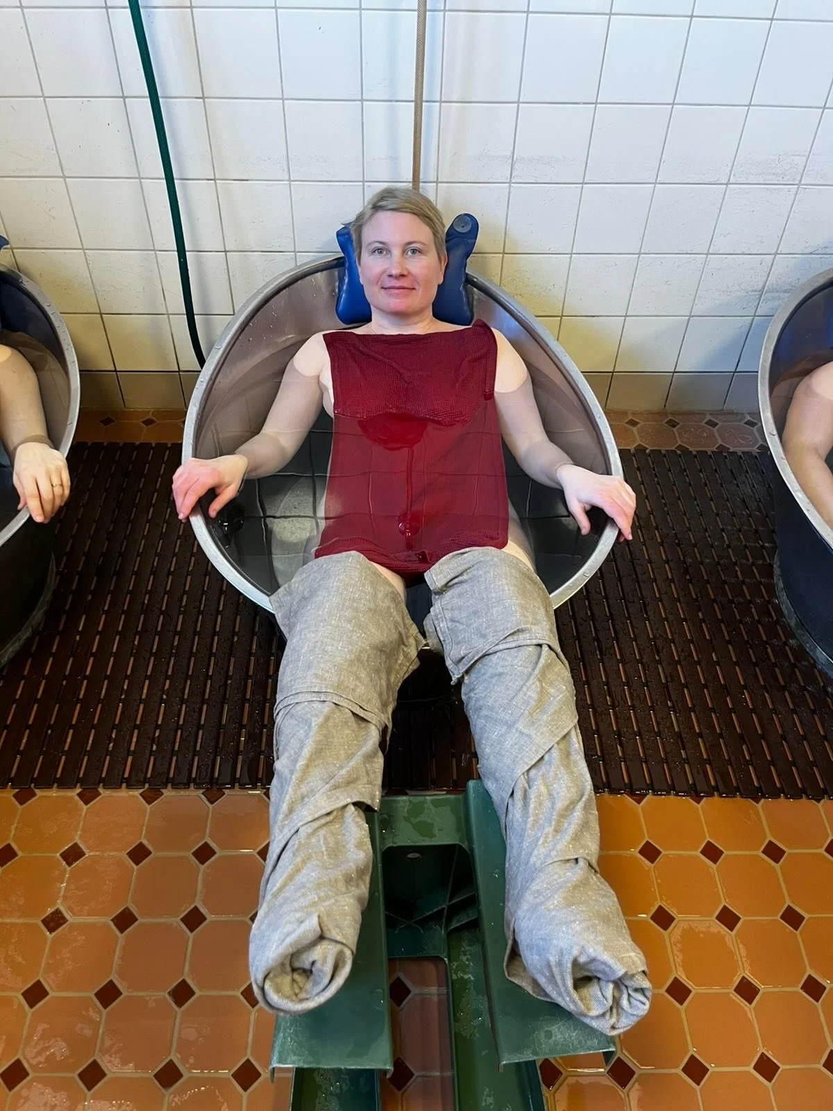 Terveisi&auml; j&auml;rven rannalta Lemp&auml;&auml;l&auml;n Luontaiskylpyl&auml;st&auml; &ndash; kylmien ja kuumien k&auml;&auml;reiden lempe&auml;st&auml; syleilyst&auml; 🥰

Saimme t&auml;n&auml;&auml;n viett&auml;&auml; ihanan tyhy-p&auml;iv&auml