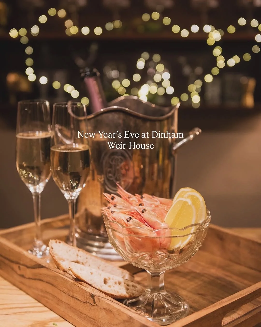 Ringing in the New Year with riverside views and historic charm ✨🍾 Welcoming 2026 from the beautiful Dinham Weir House in Ludlow 🏰 

Set just beneath historic Ludlow Castle, Dinham Weir House accommodates up to 12 guests across 6 luxury ensuite roo