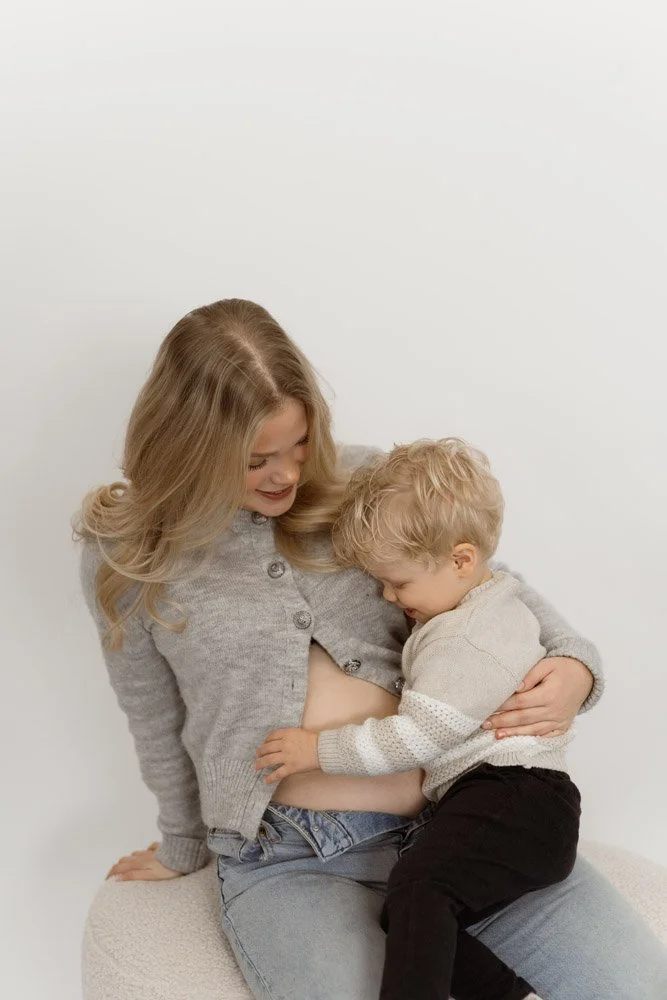 Luonnolliset odotusajankuvat studiolla Turussa.