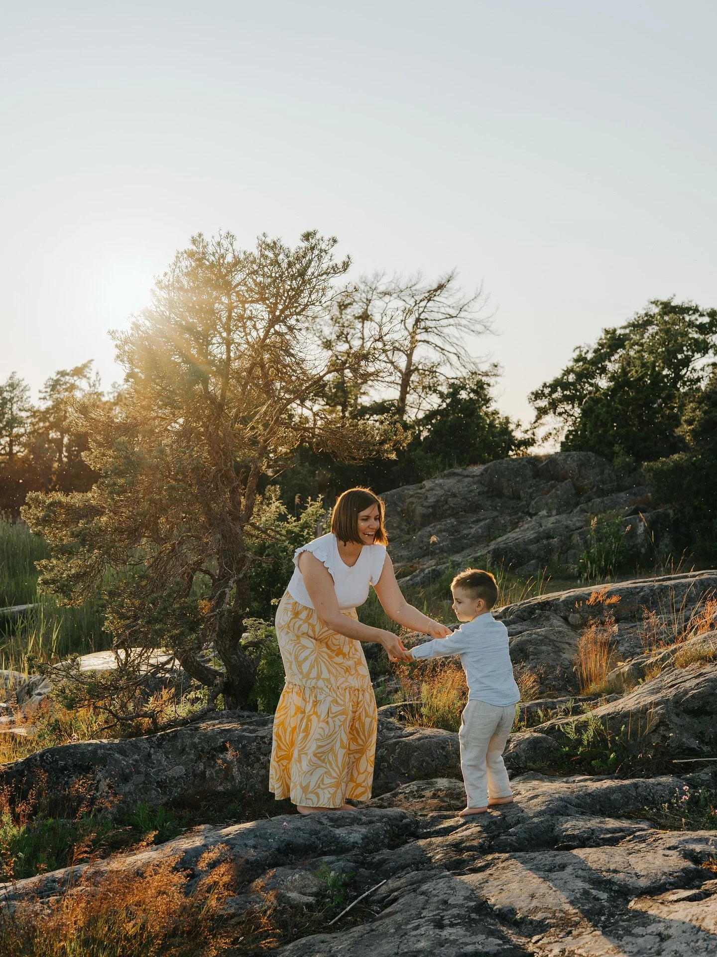 Pys&auml;hdy hetkeksi &ndash; ja ajattele, kuinka nopeasti arki kulkee ohi. Koska pys&auml;hdyit ja annoit aikaa koko perheellessi l&auml;sn&auml;ollen? Lapset kasvavat, ilmeet muuttuvat ja monet asiat muuttavat muotossn. Mutta juuri nyt, t&auml;ss&a