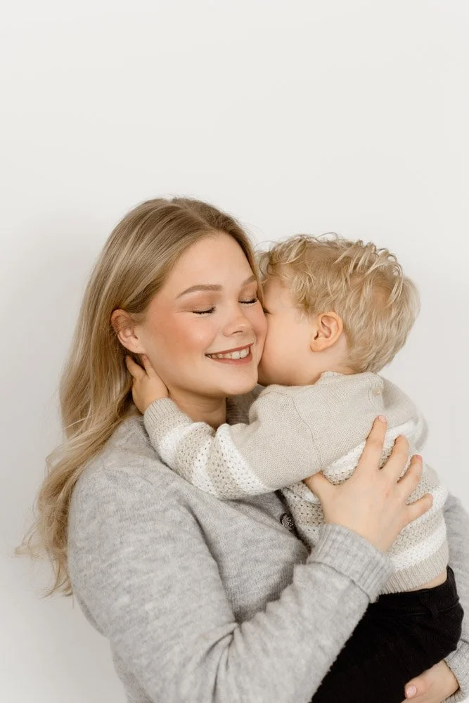 Luonnolliset odotusajankuvat studiolla Turussa.