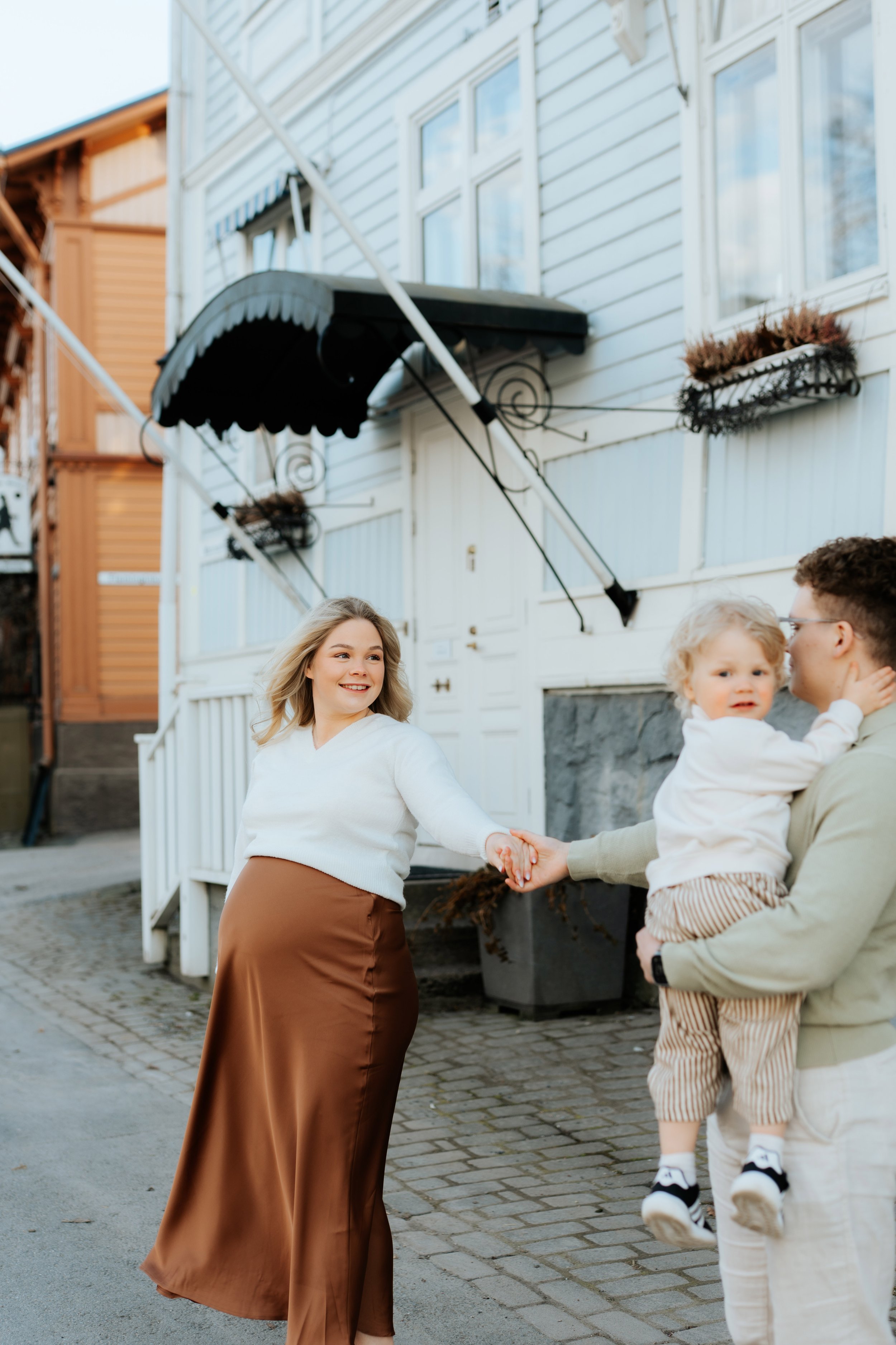 Luonnollinen odotusajankuvaus Naantalin vanhassa kaupungissa. 