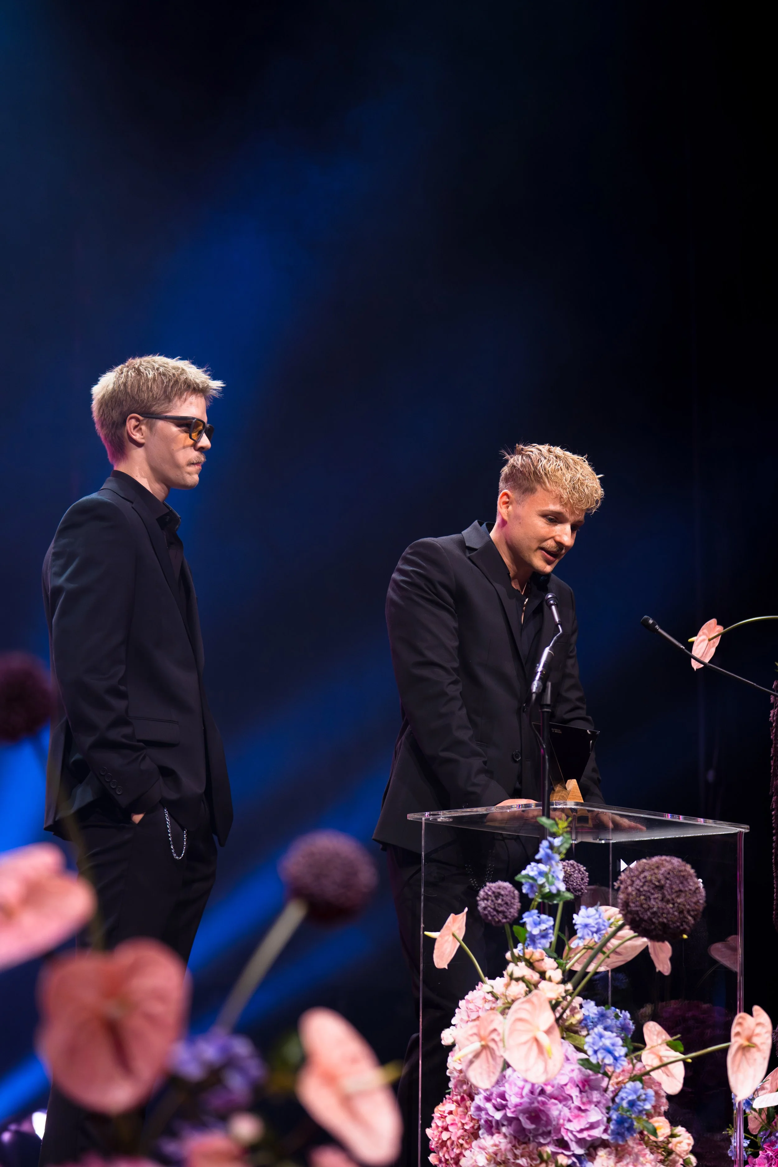 Andreas Tolonen ja Veksi Tubecon Awards palkinnonjaossa.