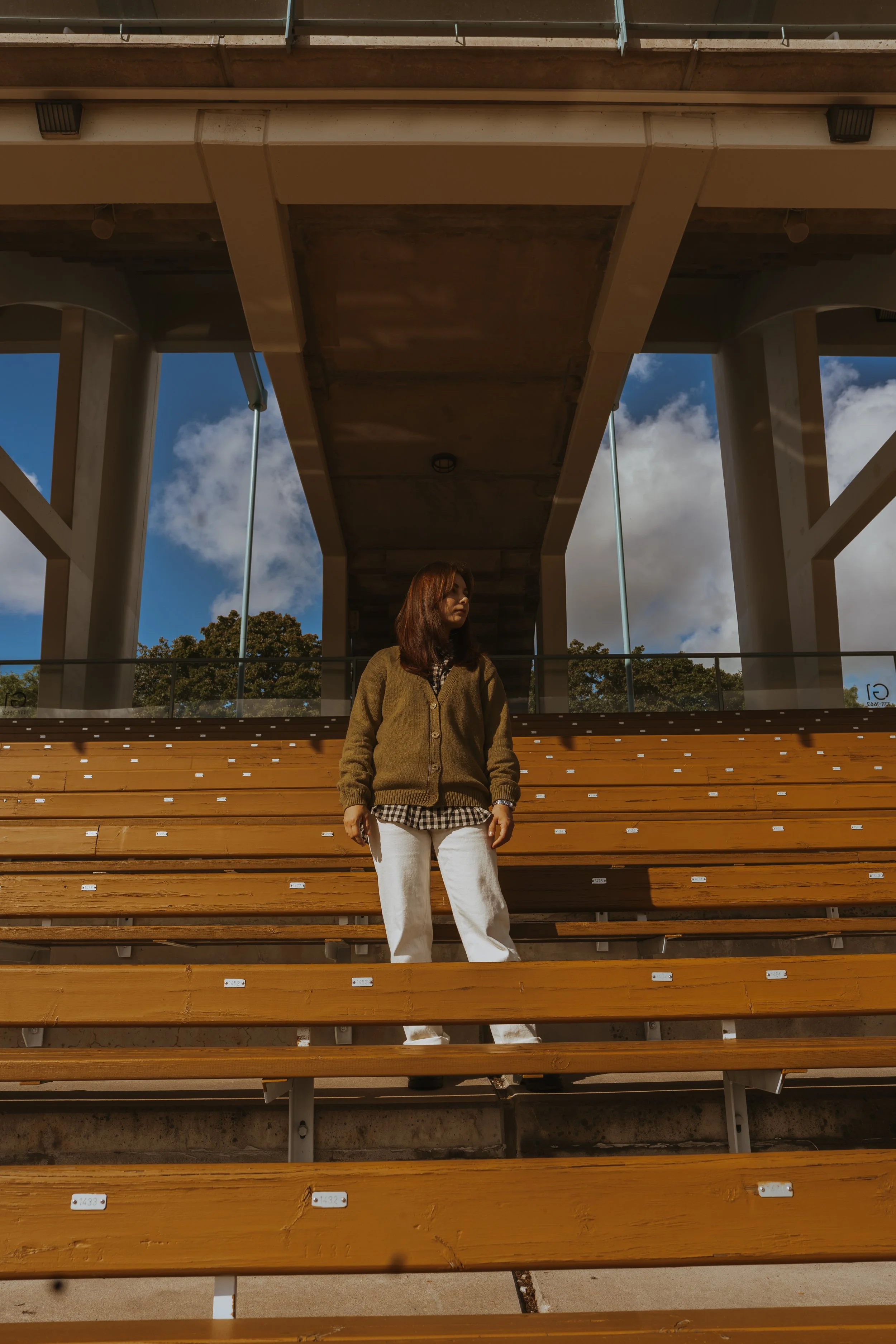 Persoonallinen brändikuvaus Turussa urheilustadionilla.