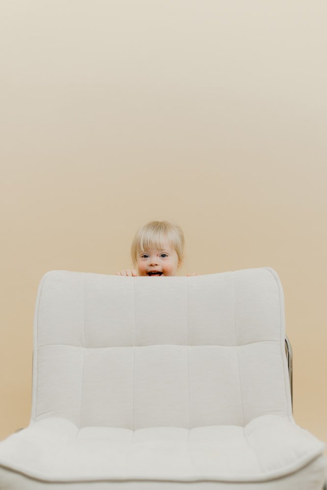 Leikkisä ja rento lapsikuvaus Turussa studiolla. 