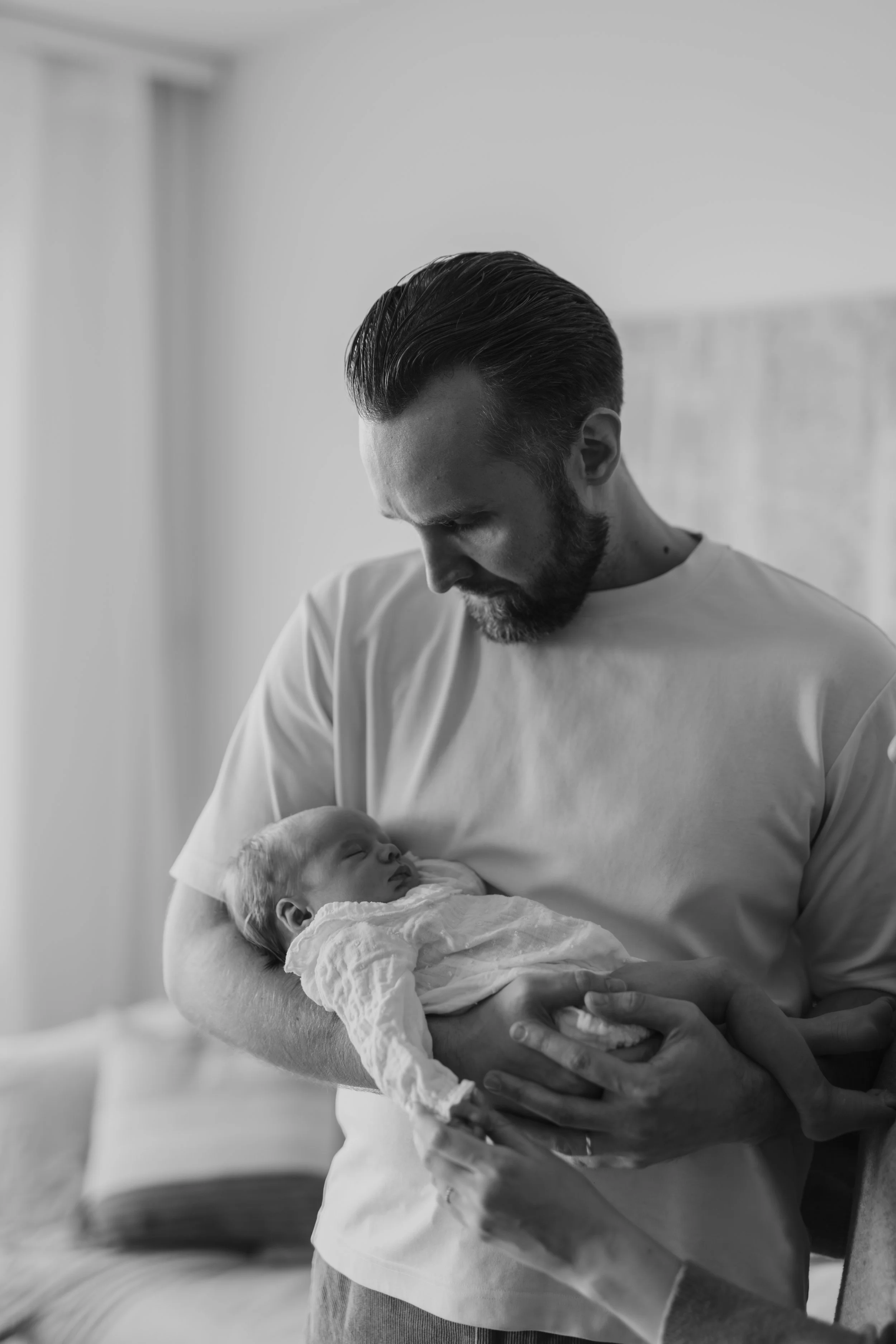 Vastasyntyneen kuvaus kotona liedossa.