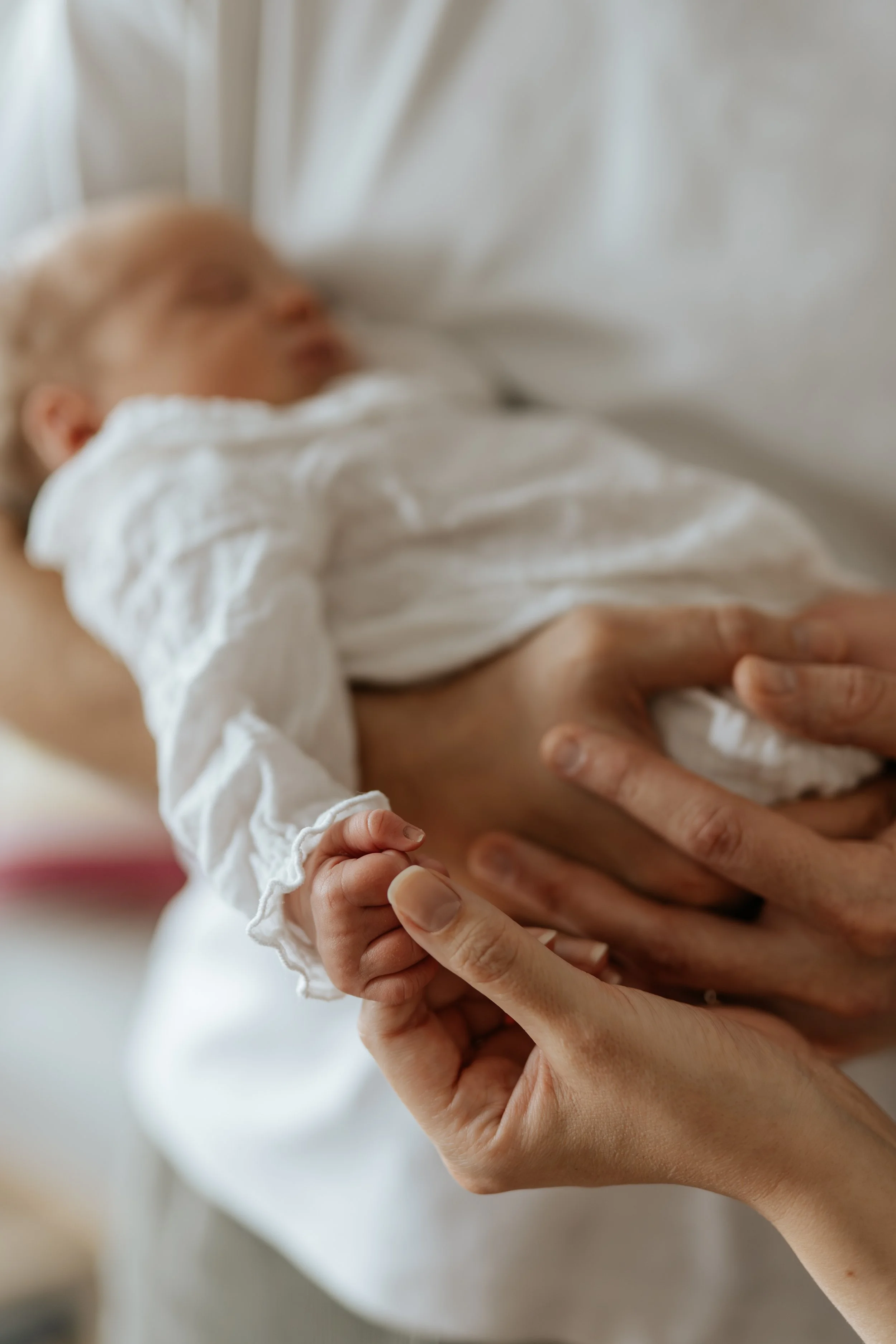 Vastasyntyneen kuvaus kotona turussa.