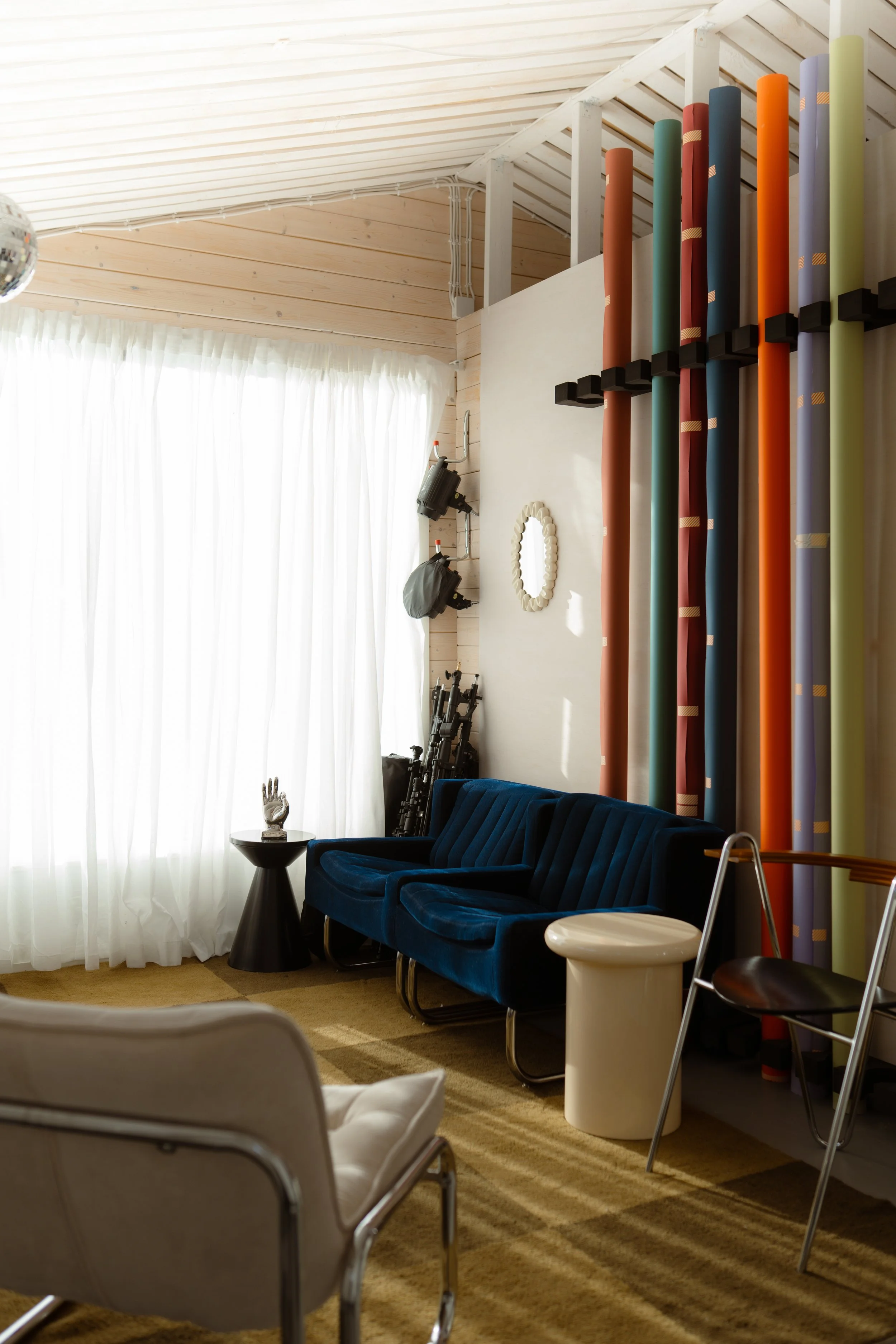 Värikäs ja rento valokuvausstudio Liedon Ilmarisissa.