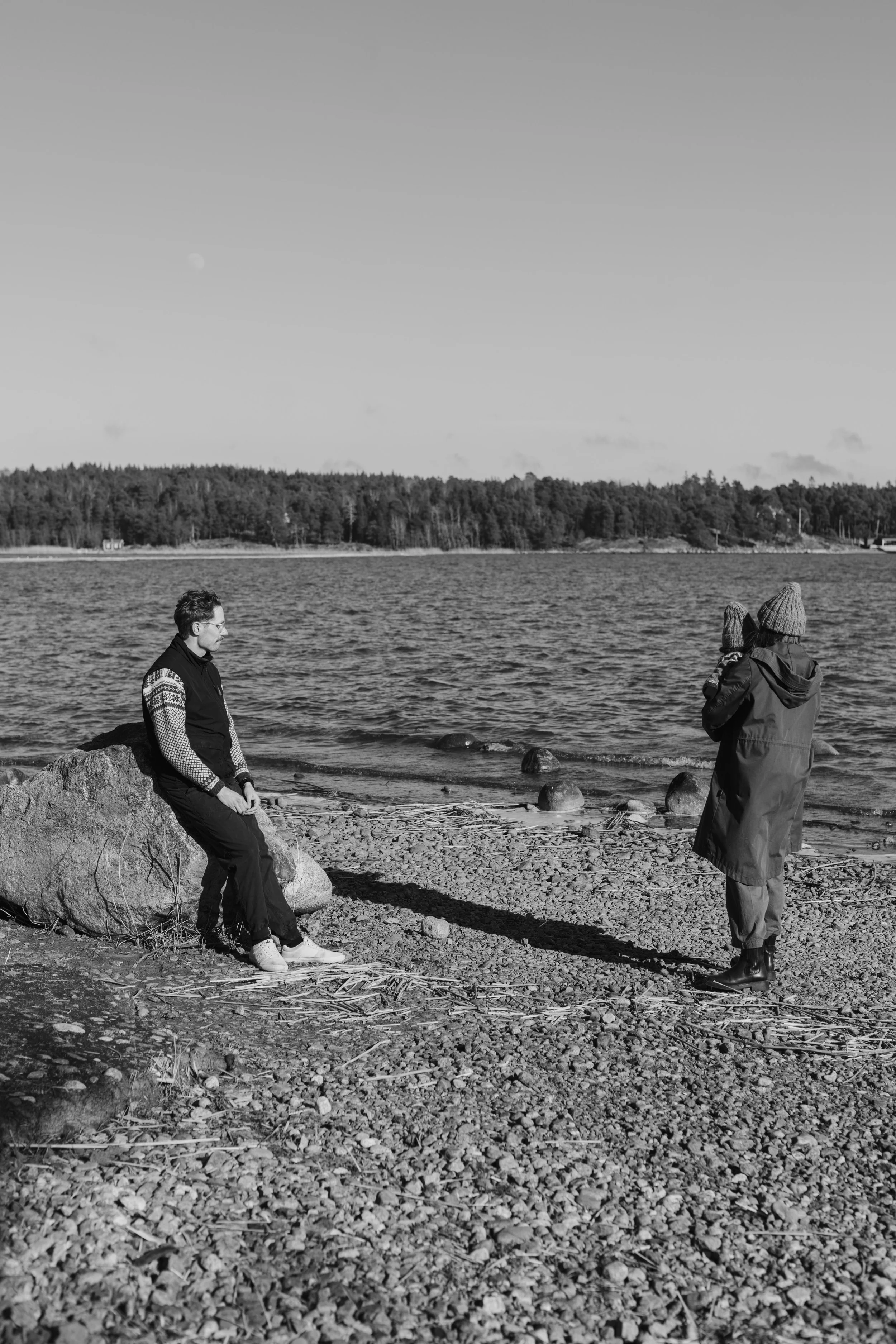 Perhekuvaus Turussa Ruissalossa Kolkannokassa merenrannalla.